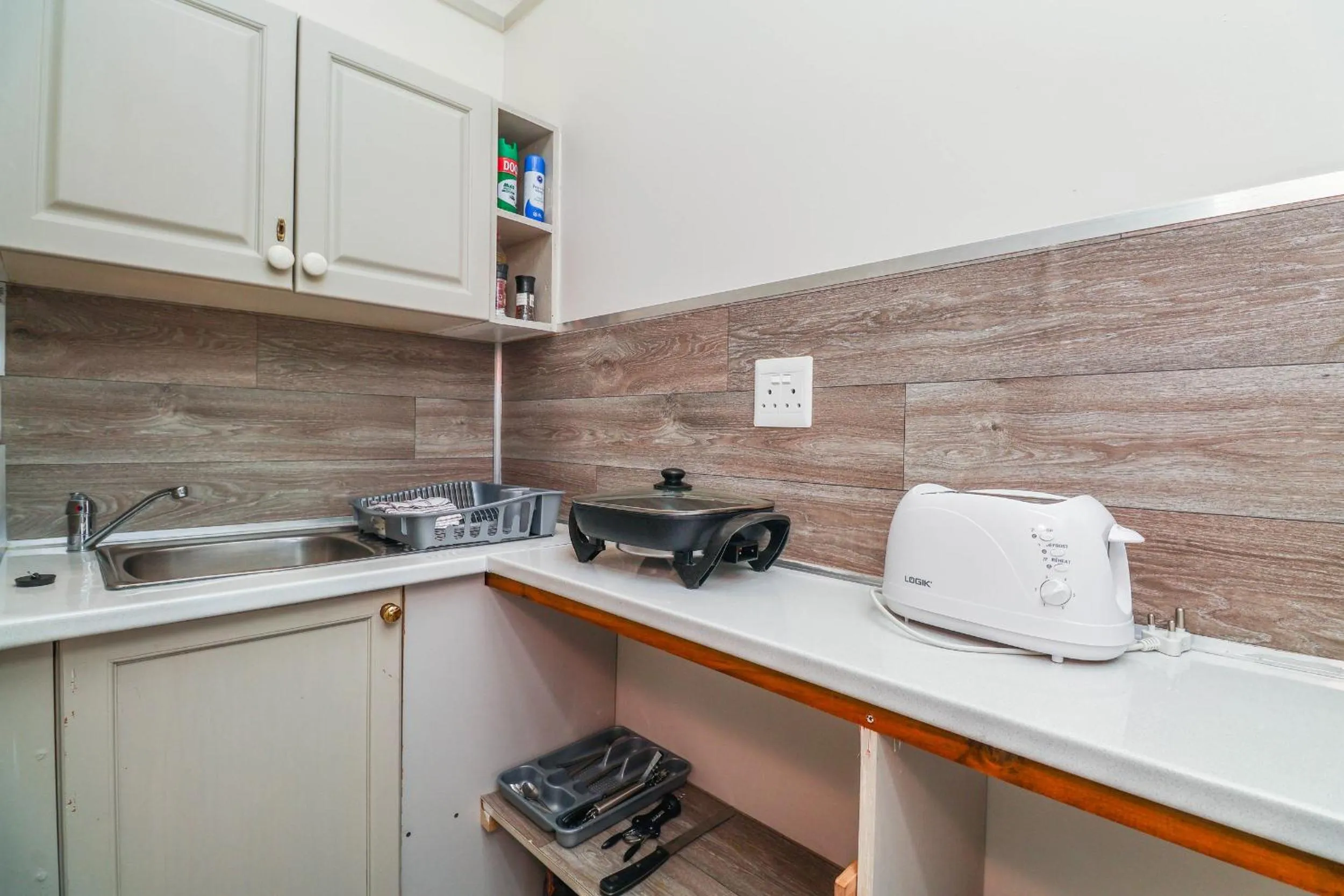 Kitchen or kitchenette in Glenview Heads Apartments