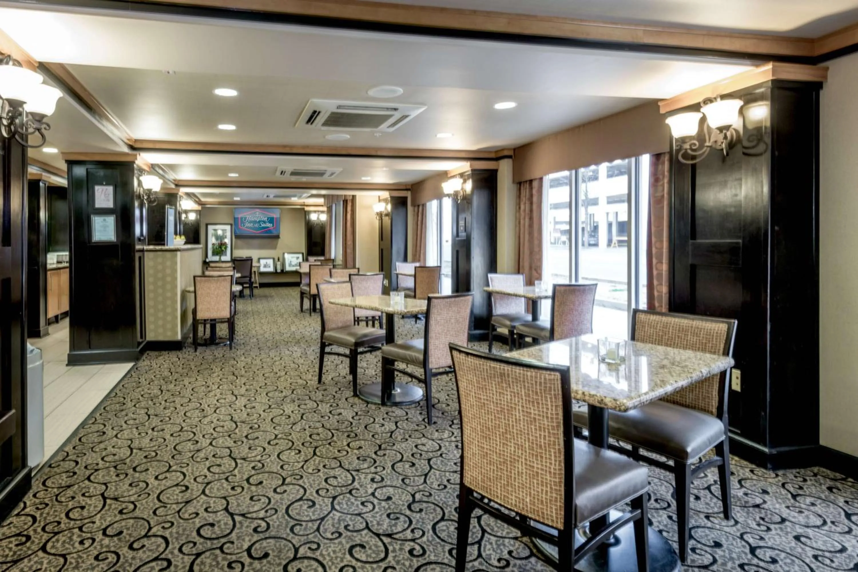 Restaurant/places to eat in Hampton Inn & Suites Montgomery-Downtown