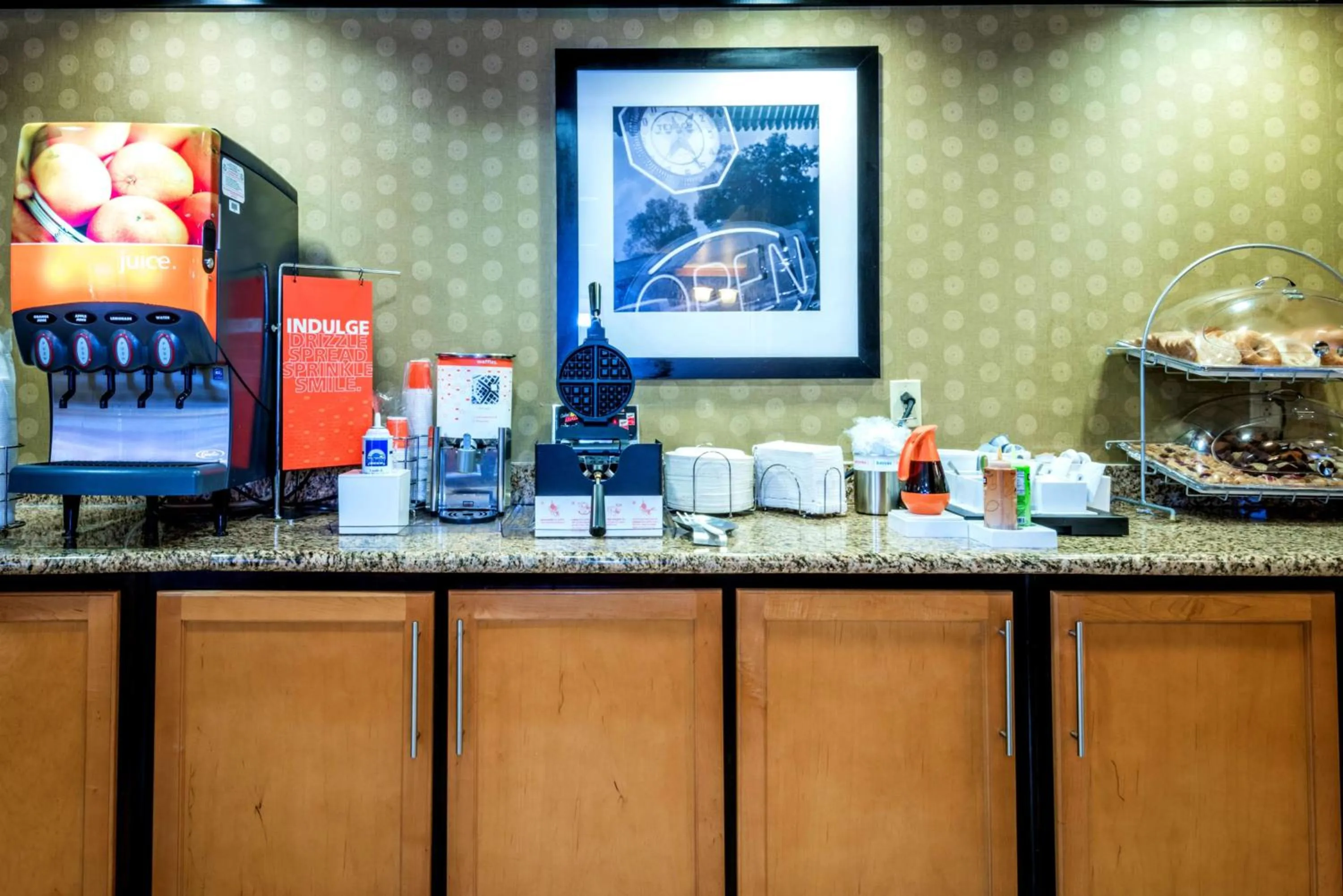 Dining area in Hampton Inn & Suites Montgomery-Downtown