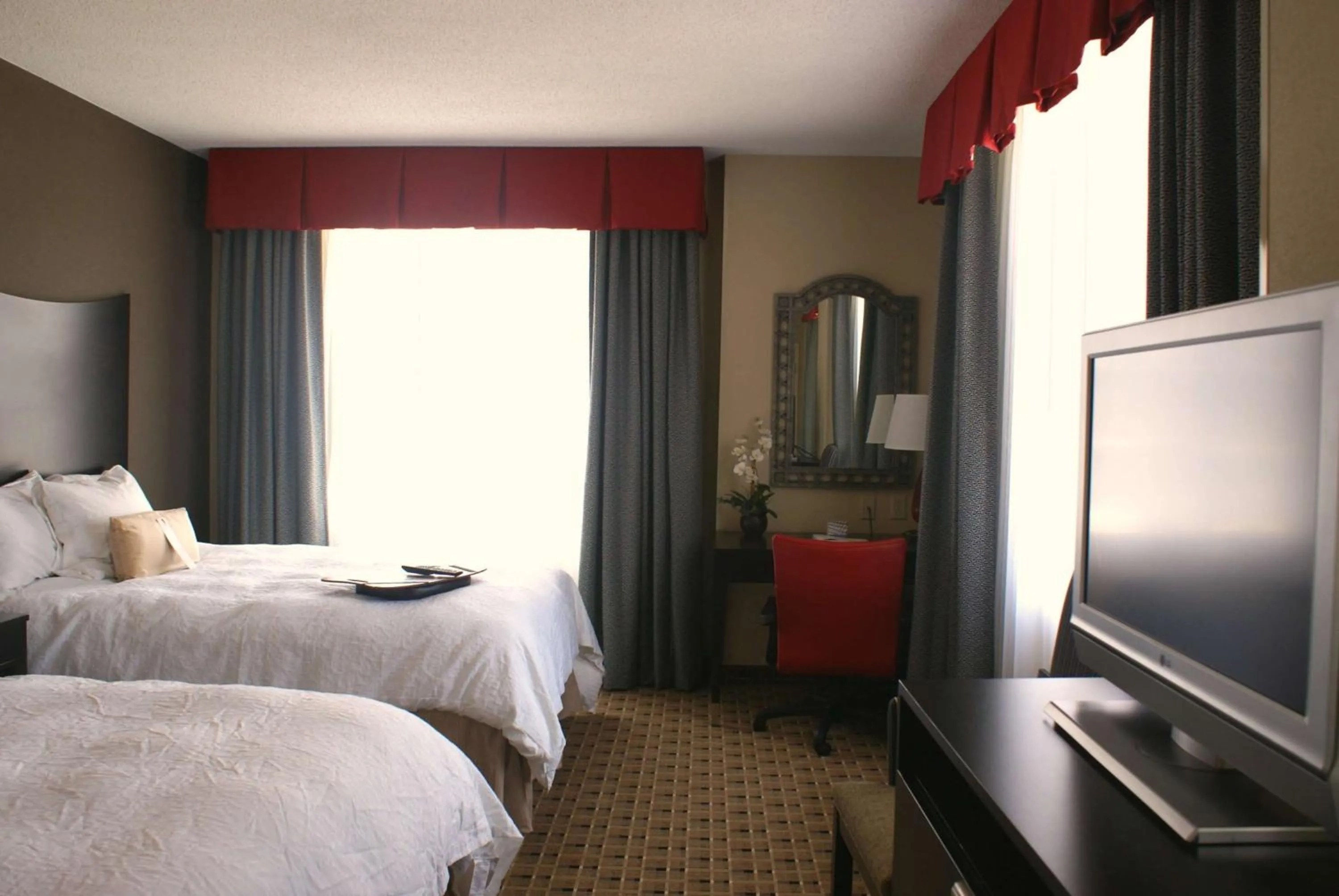 Bed in Hampton Inn & Suites Montgomery-Downtown