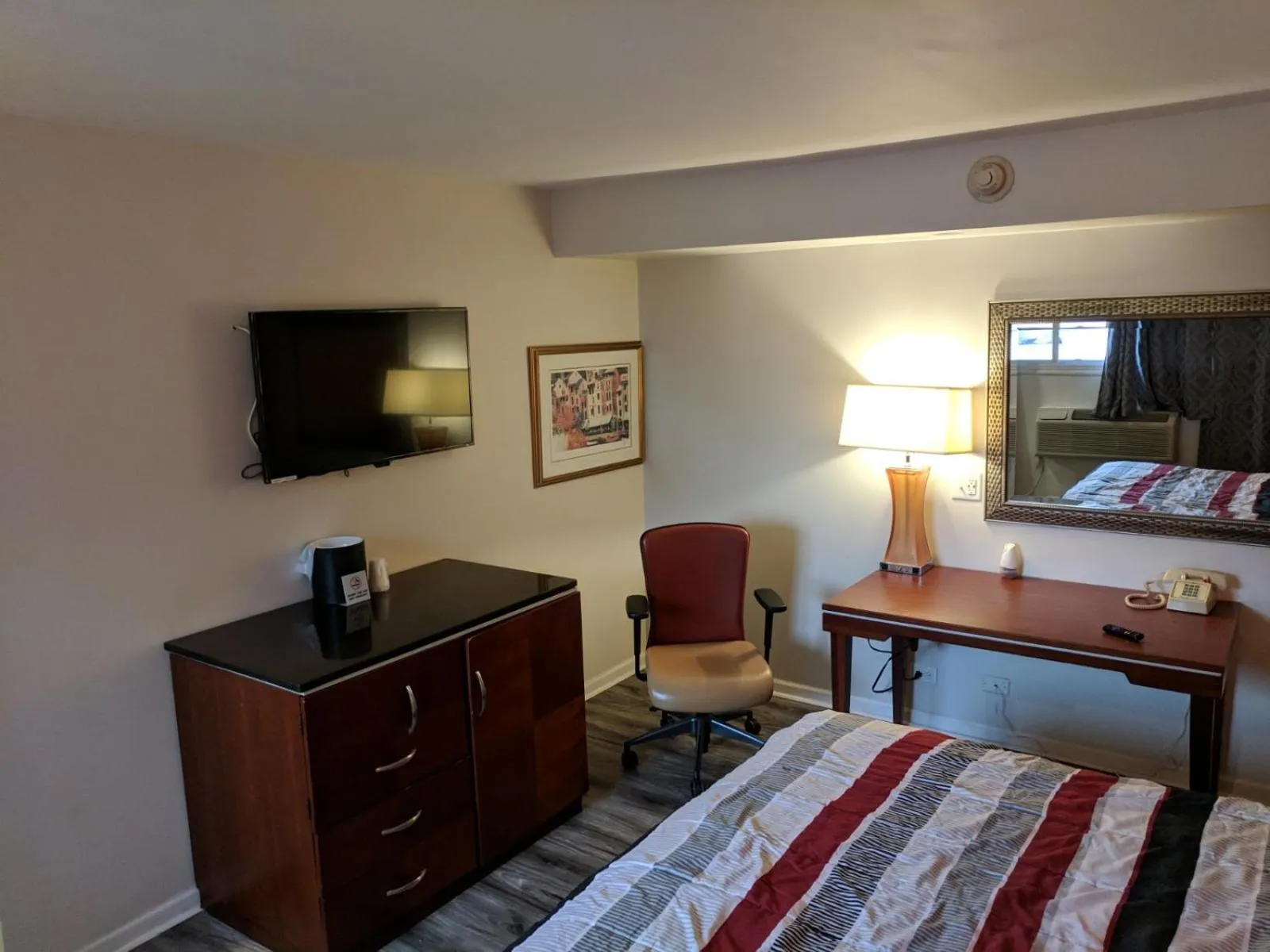 Bed in Skylark Motel