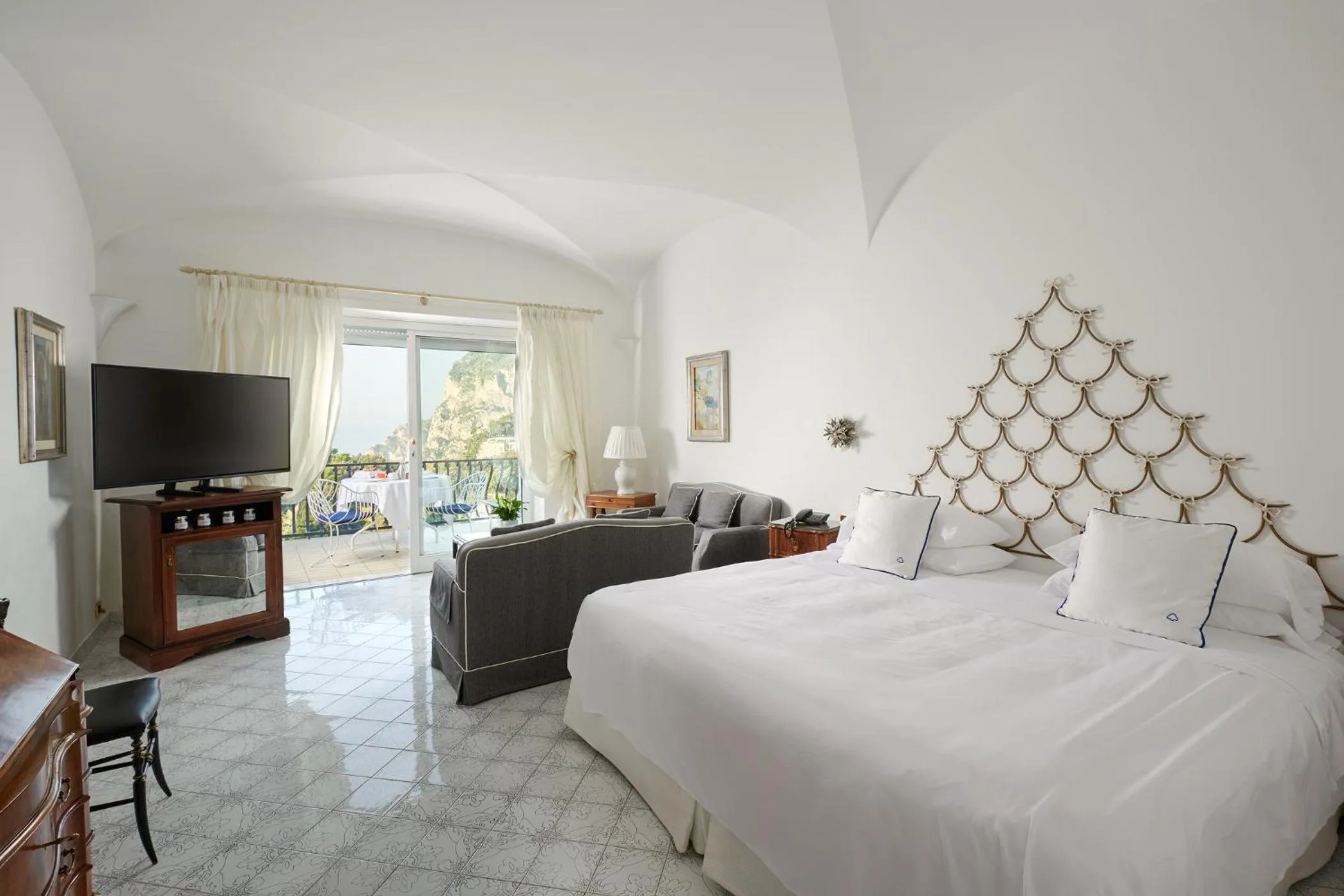 Bed in Hotel Scalinatella