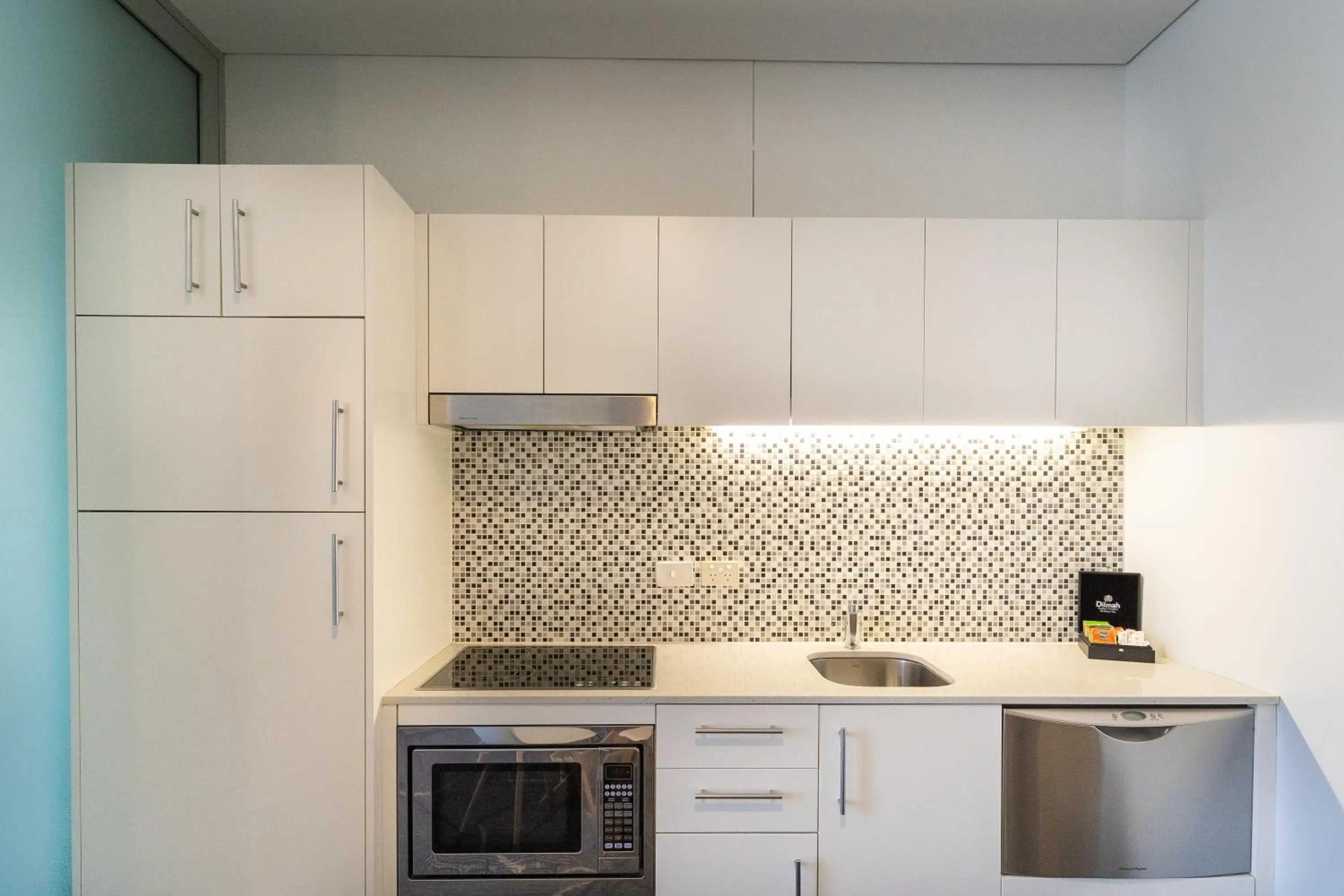 Kitchen or kitchenette in Adelaide Rockford