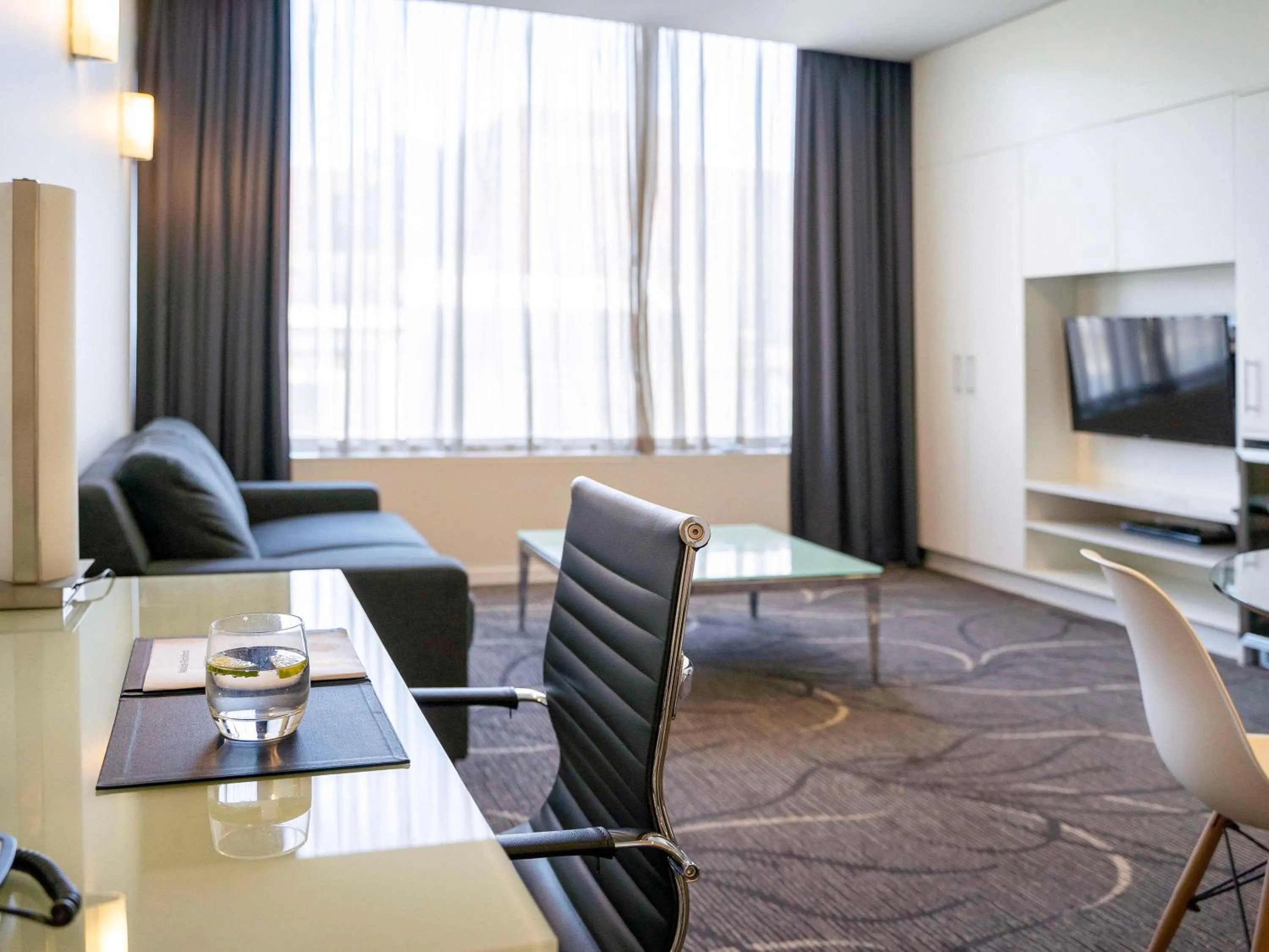 Photo of the whole room in Adelaide Rockford