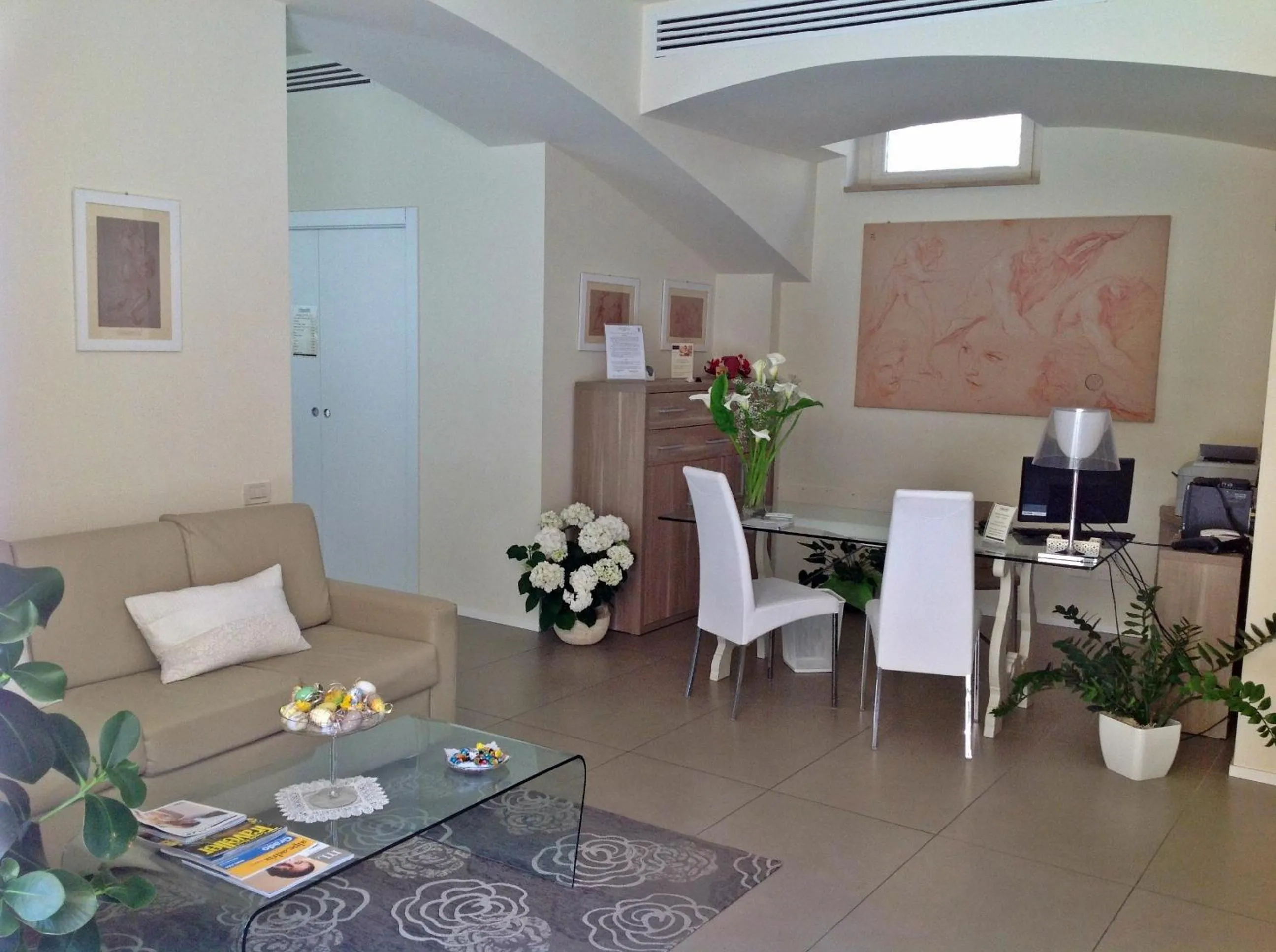 Communal lounge/ TV room in Palazzo Ruschioni Boutique Hotel