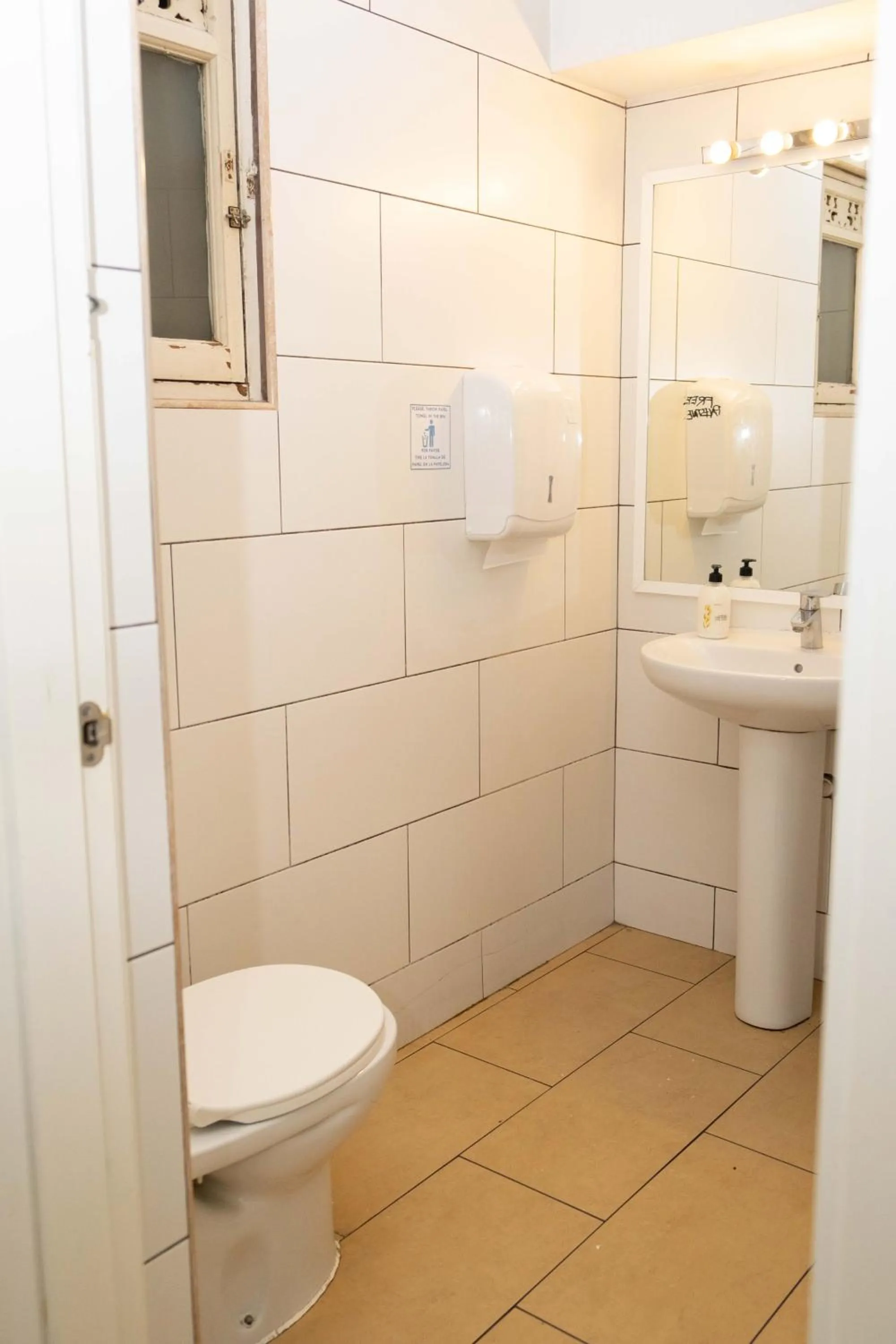 Toilet in 360 Hostel Centro