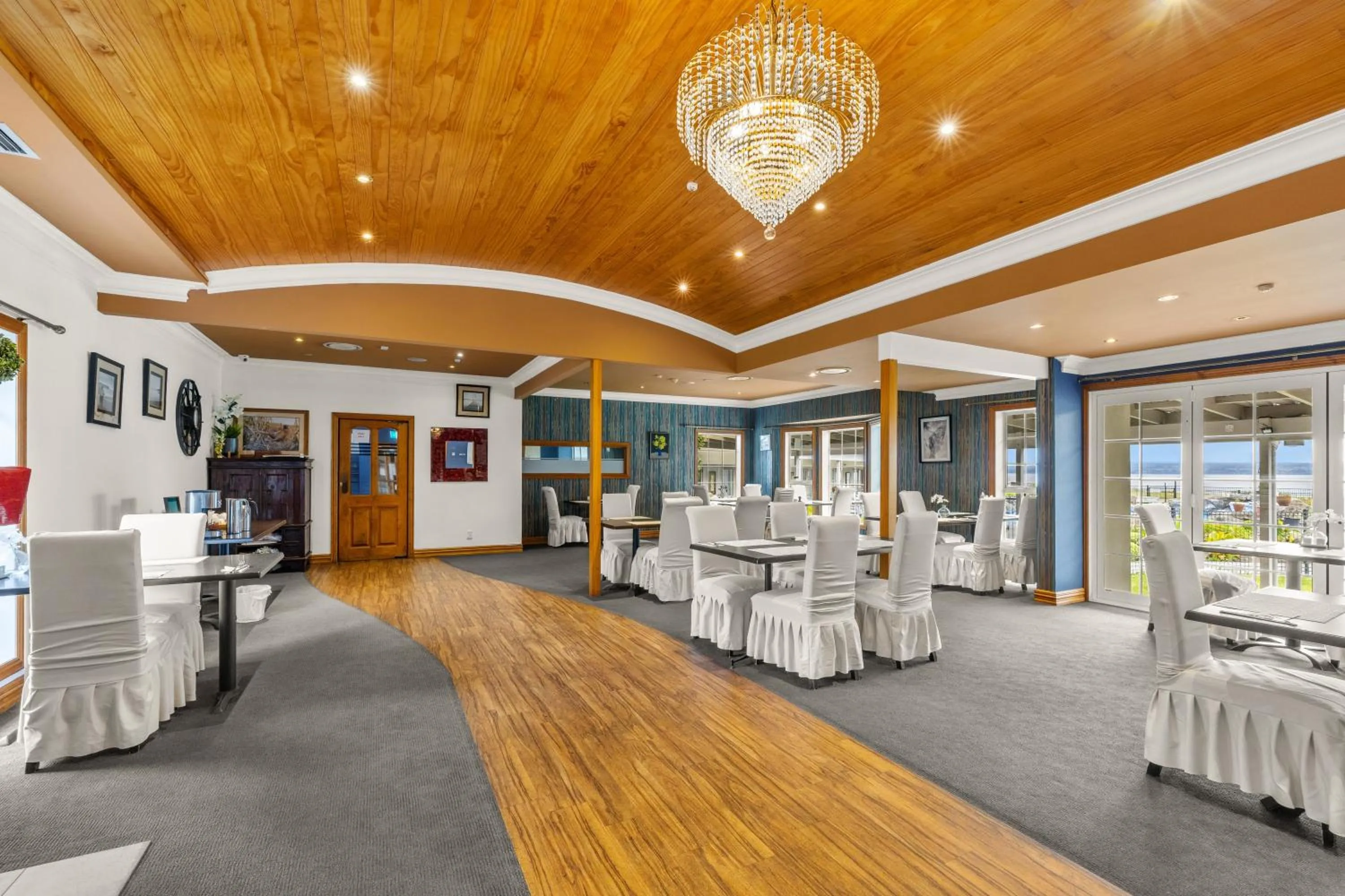 Restaurant/places to eat in Wai Ora Lakeside Spa Resort