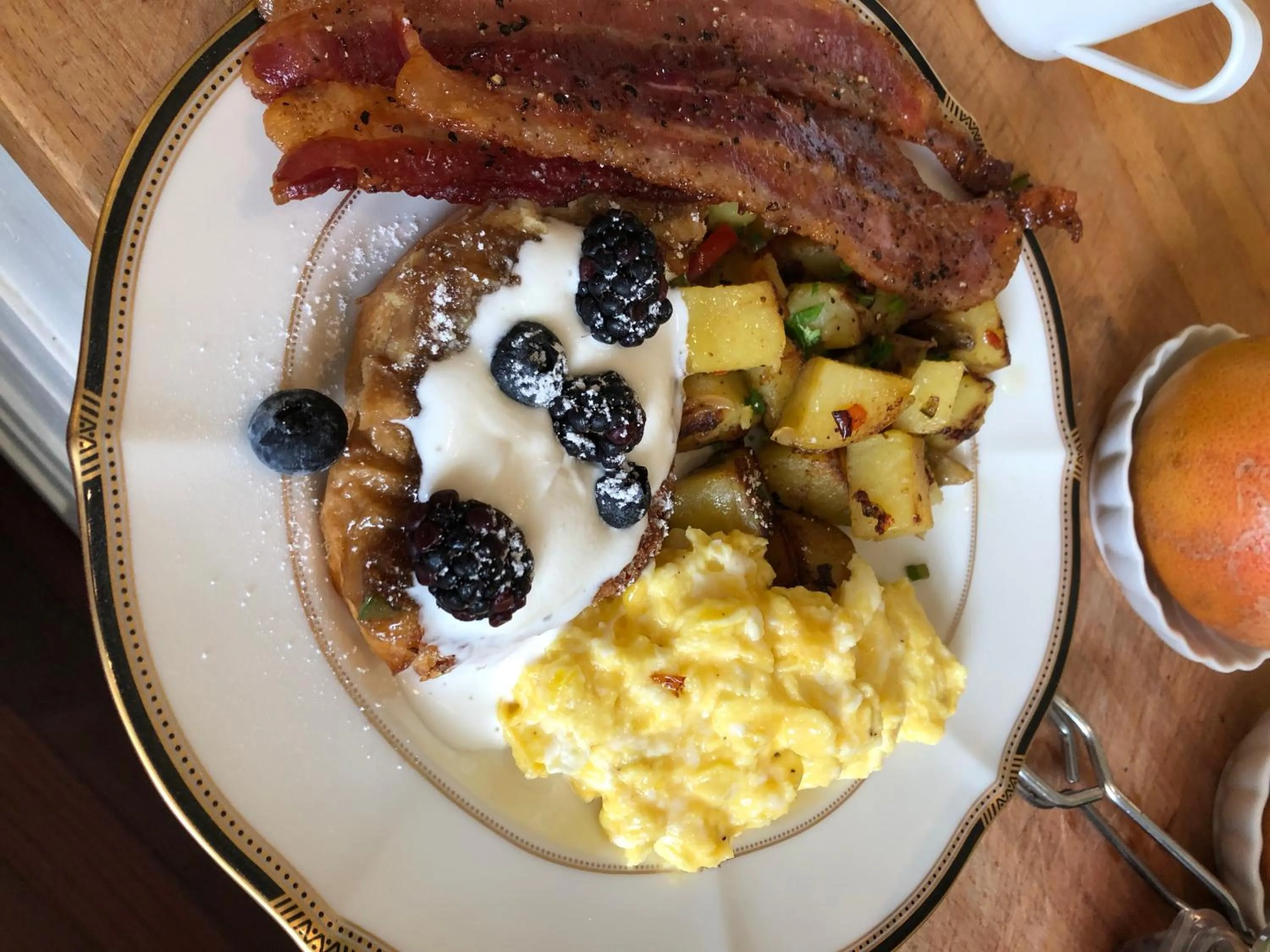 Breakfast in Avenue O Bed and Breakfast