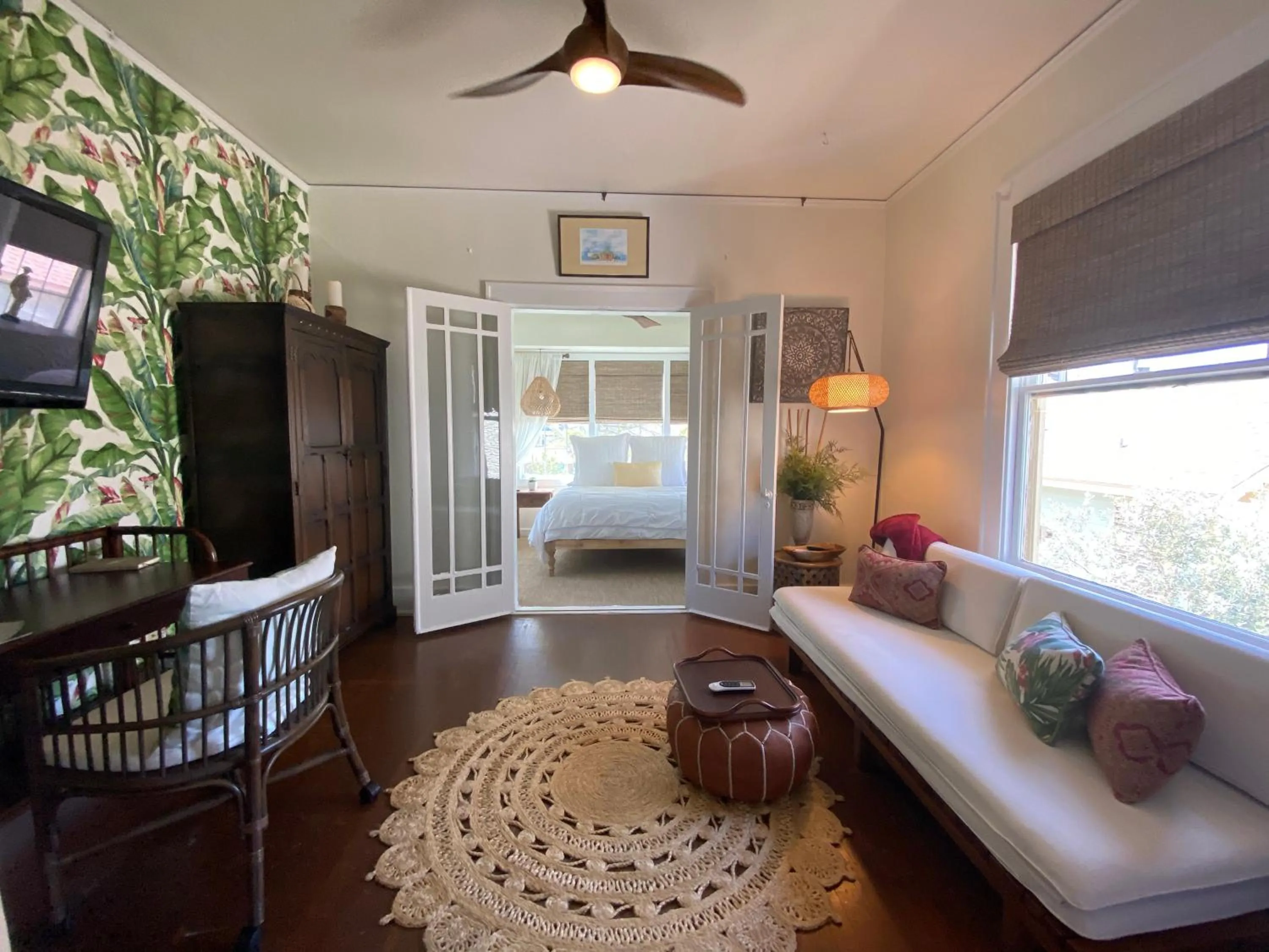 Seating area, Bed in Avenue O Bed and Breakfast