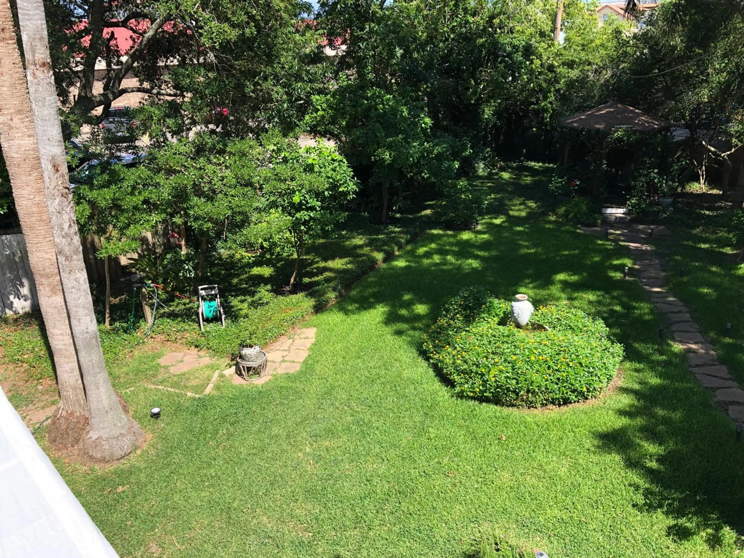 Garden view in Avenue O Bed and Breakfast