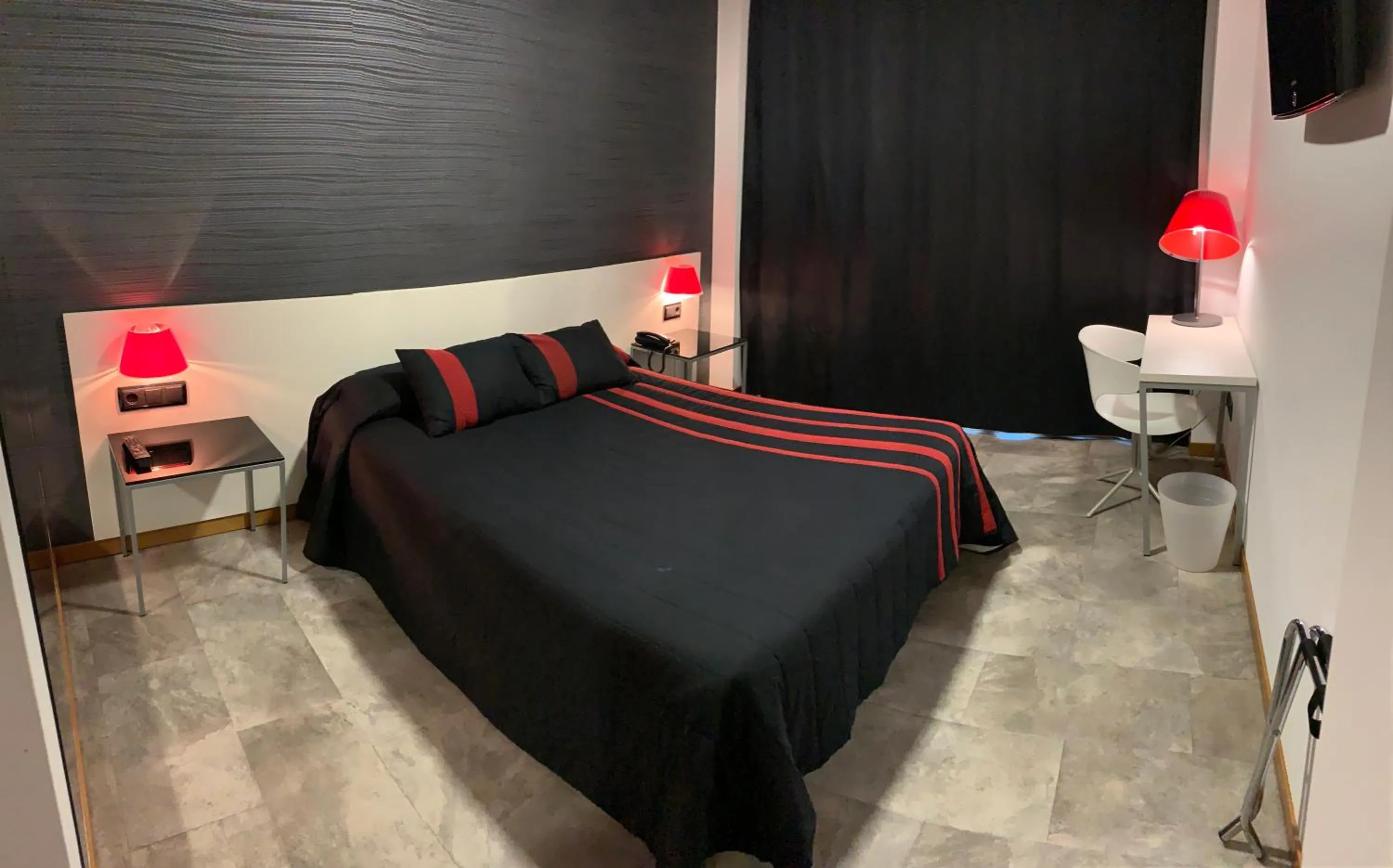 Photo of the whole room, Bed in La Suite Hotel
