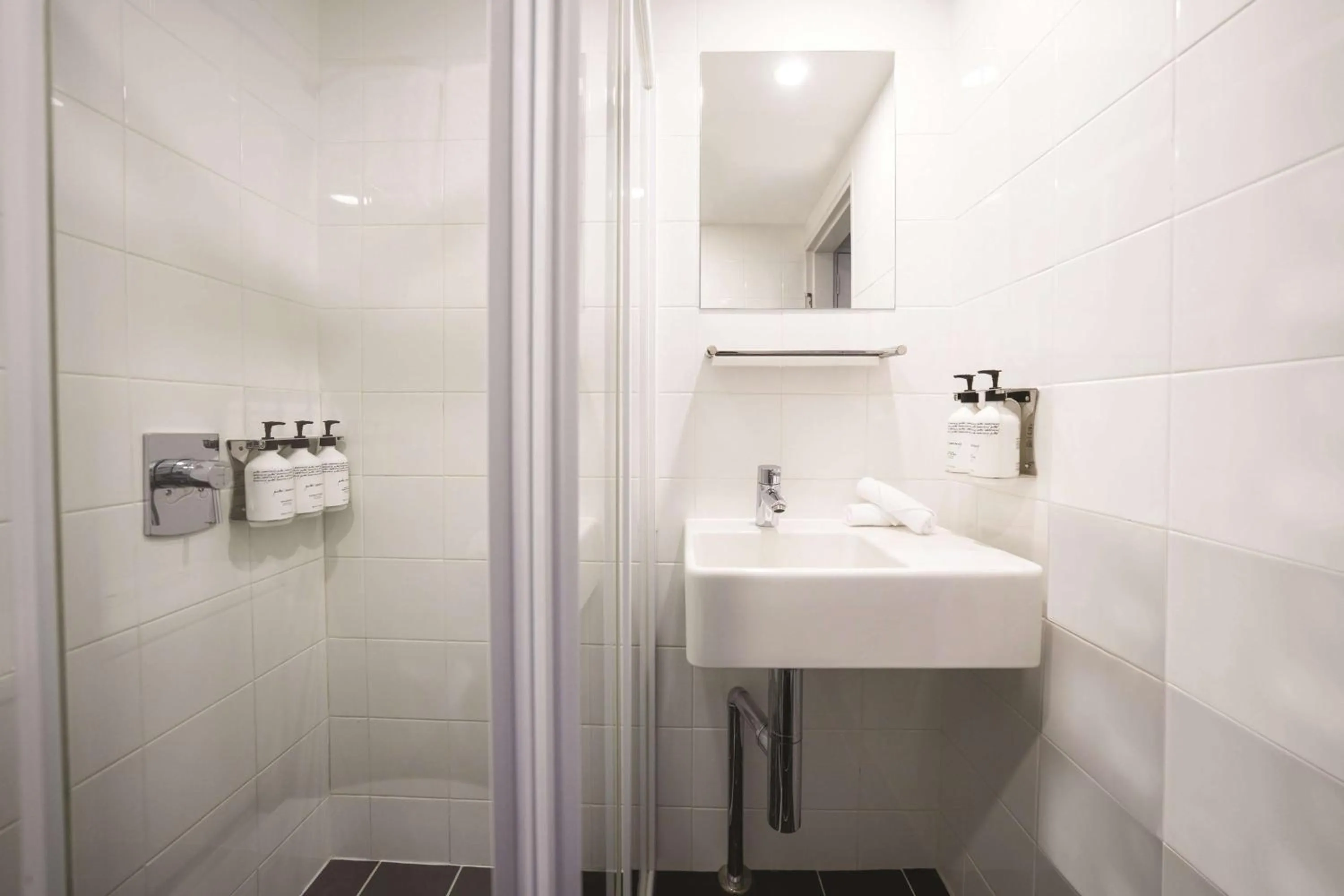 Bedroom in Travelodge Hotel Hobart