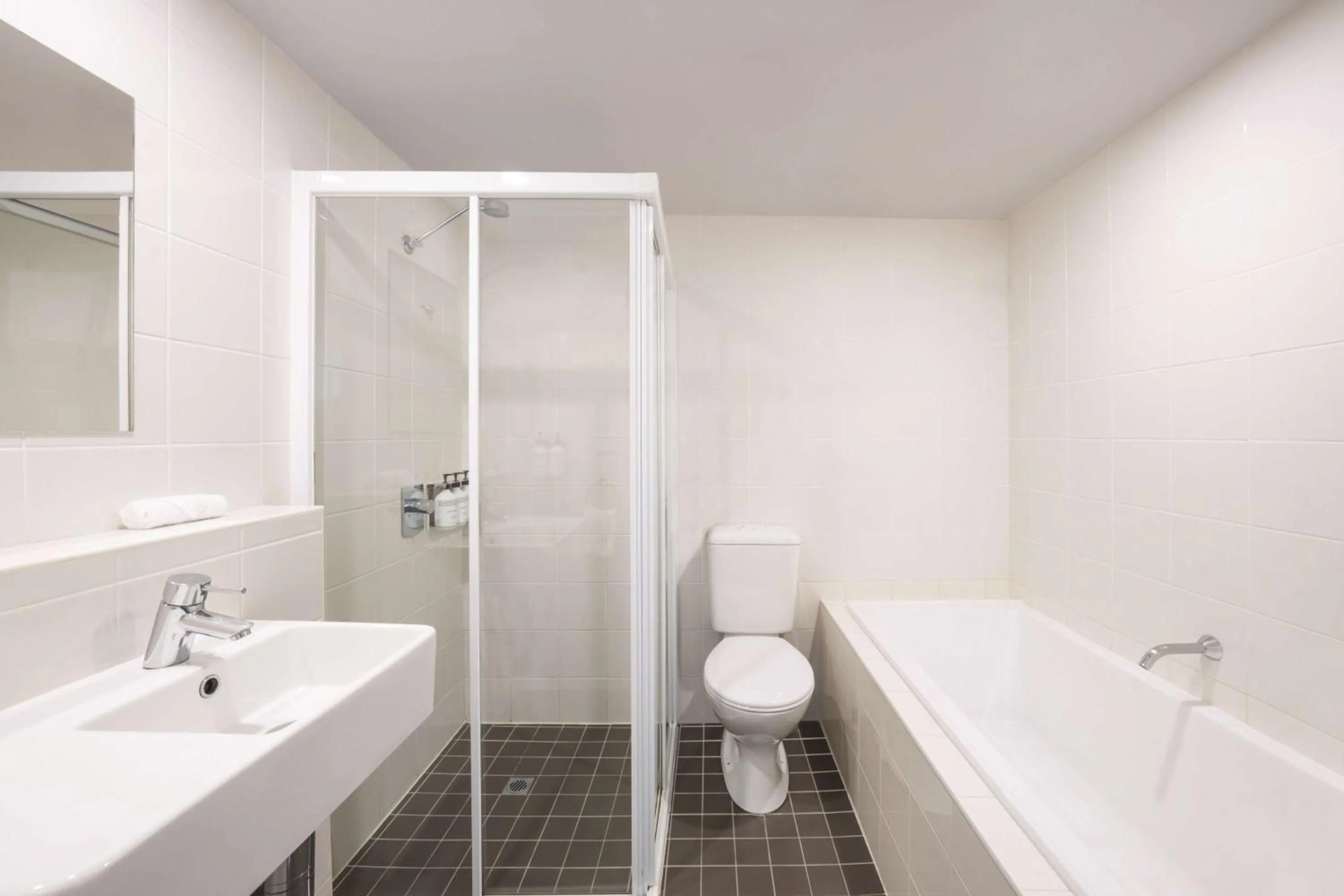 Bathroom in Travelodge Hotel Hobart