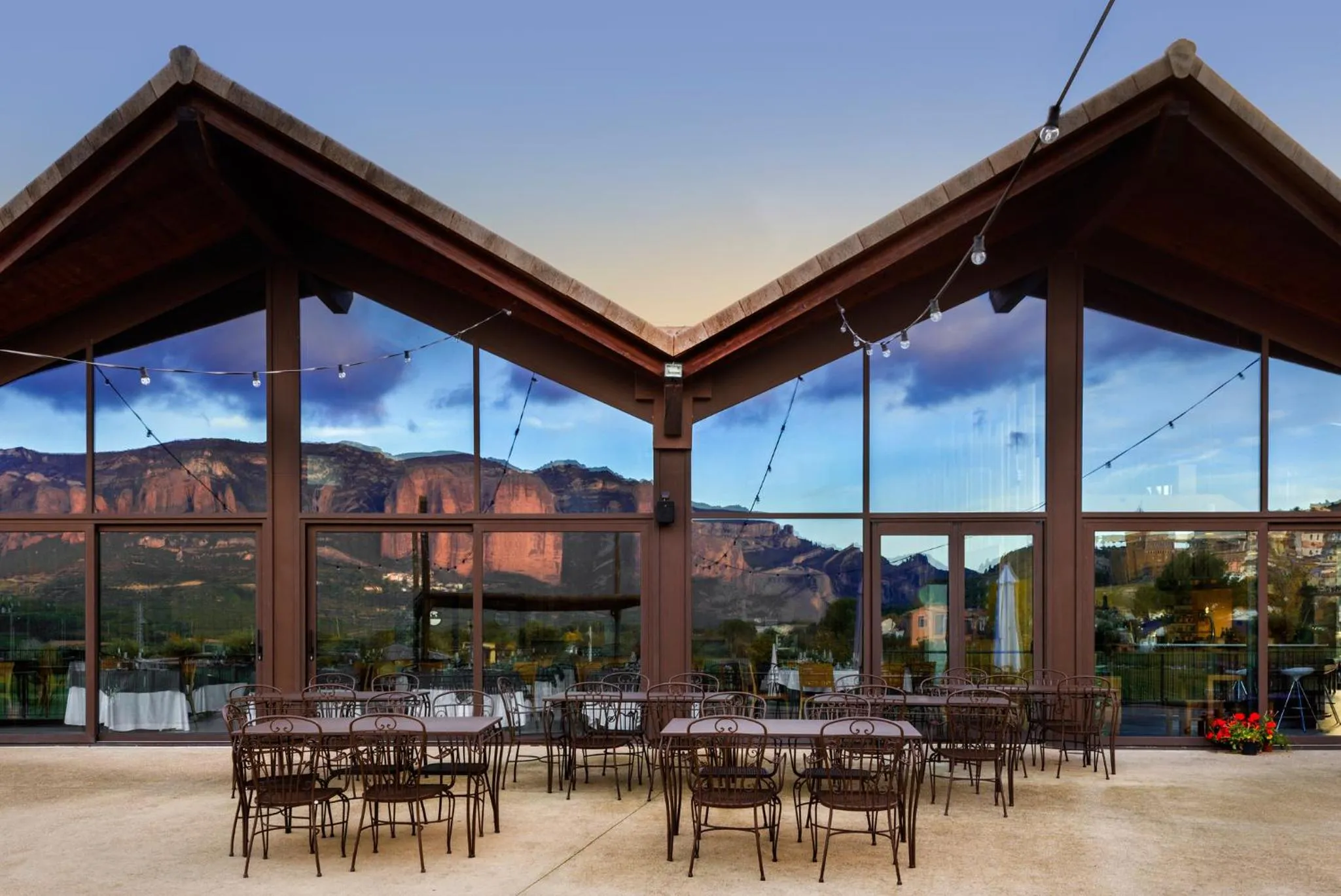 Lounge or bar in Hotel Spa Aguas de los Mallos