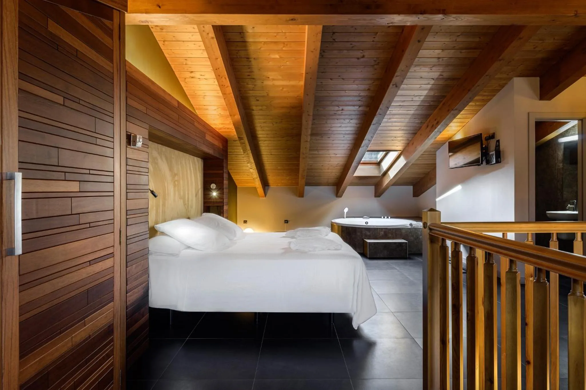 Bedroom, Bed in Hotel Spa Aguas de los Mallos