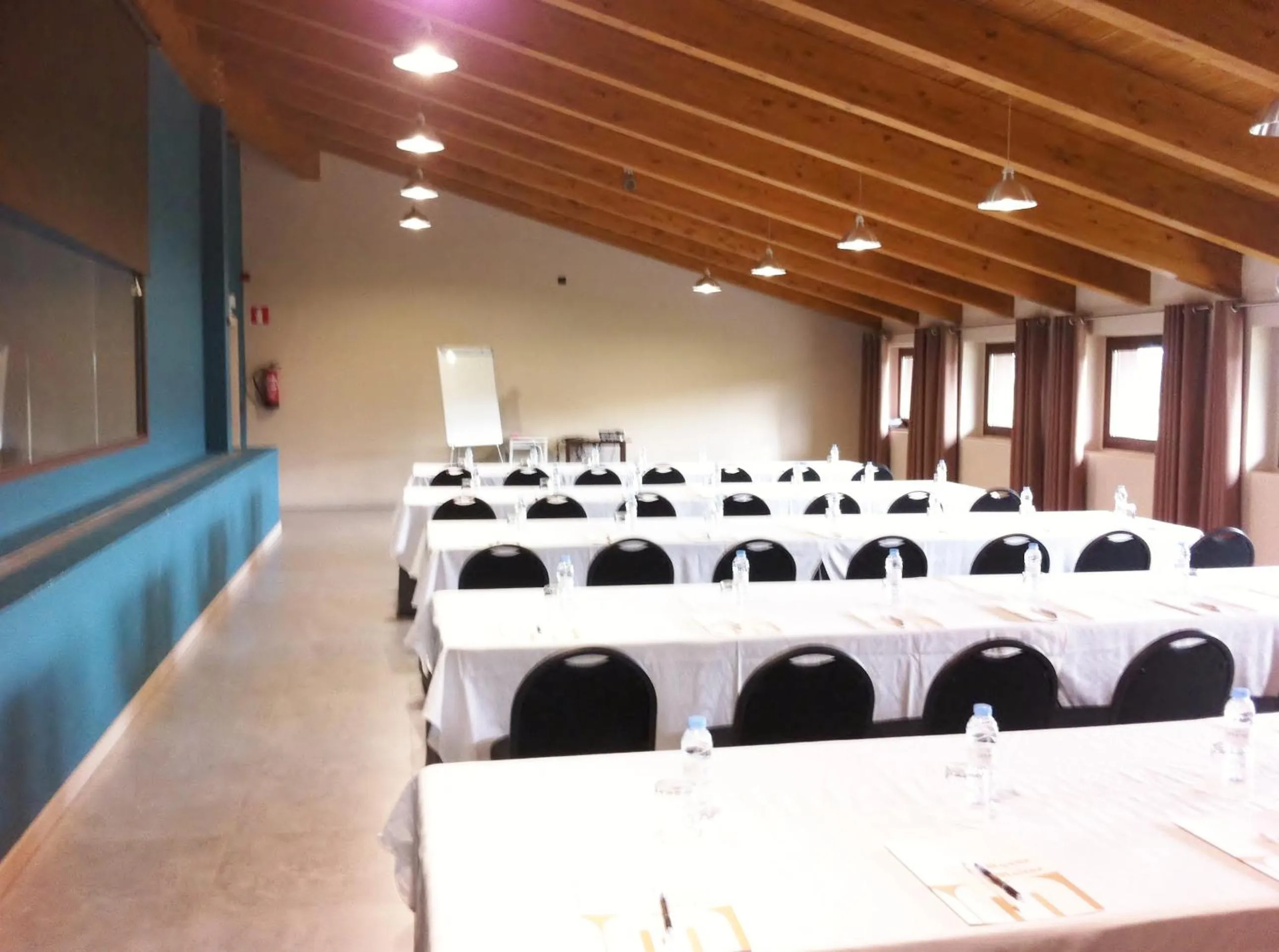 Meeting/conference room in Hotel Spa Aguas de los Mallos