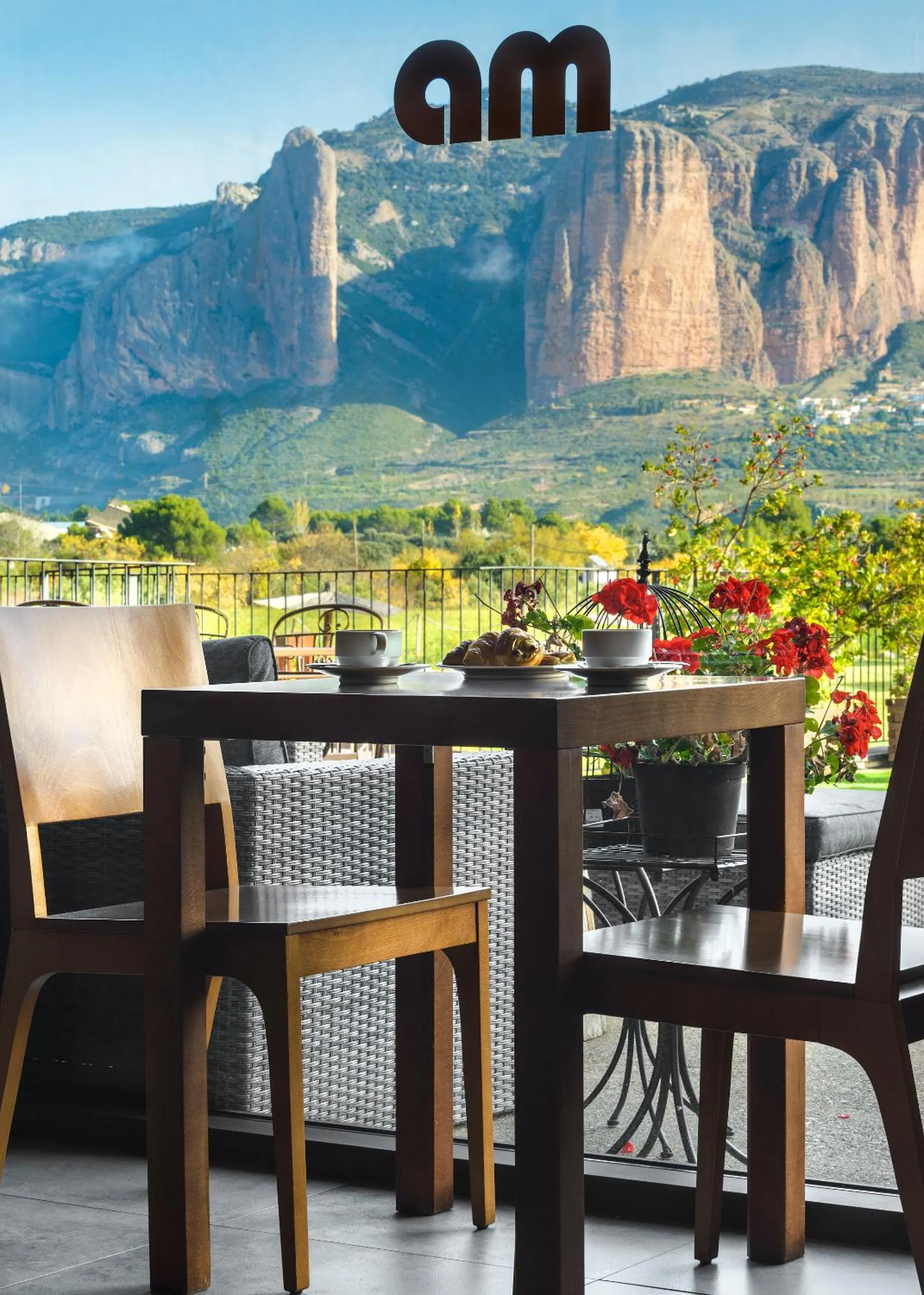 Lounge or bar in Hotel Spa Aguas de los Mallos