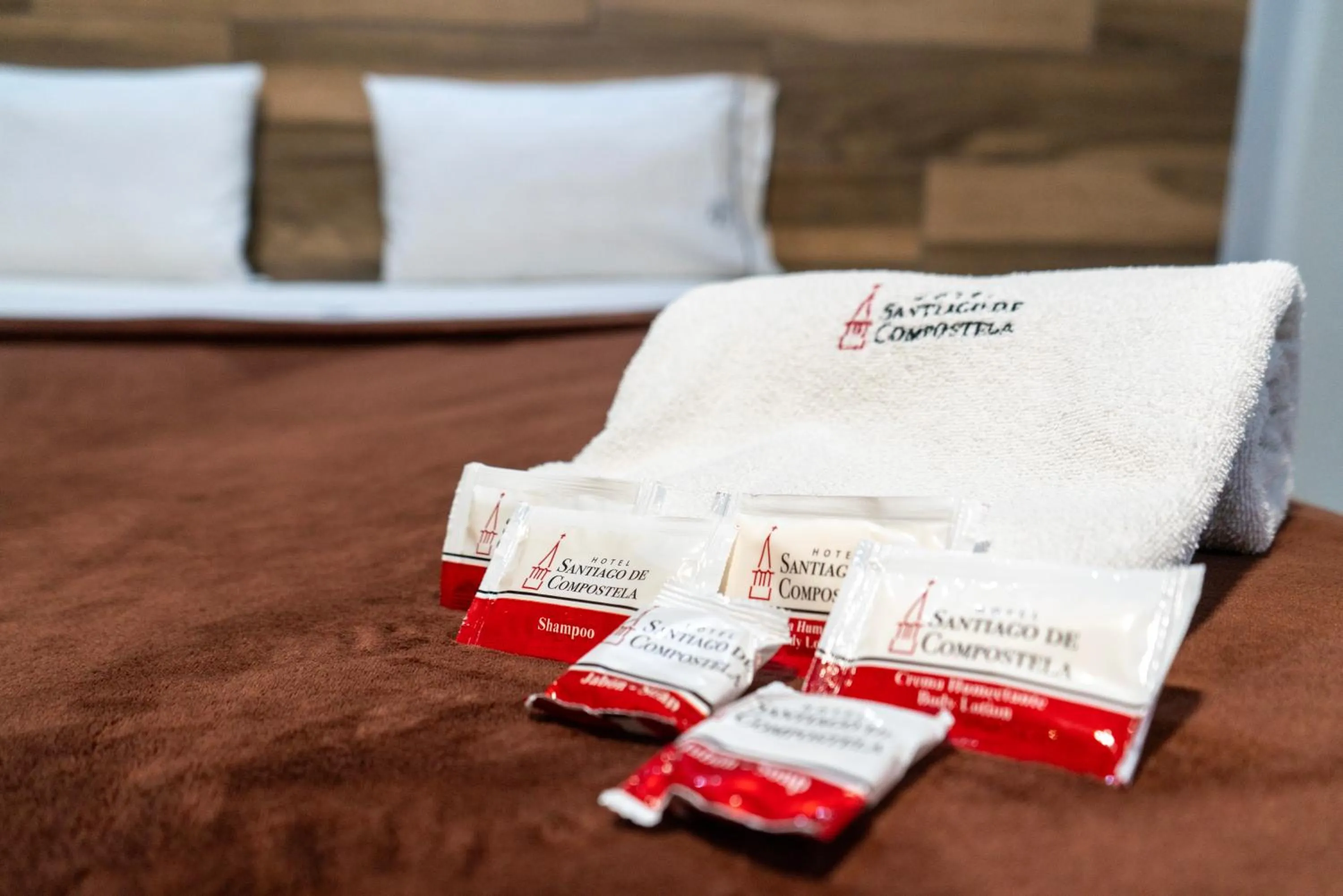 towels, Bed in Hotel Santiago De Compostela - Guadalajara Centro Historico