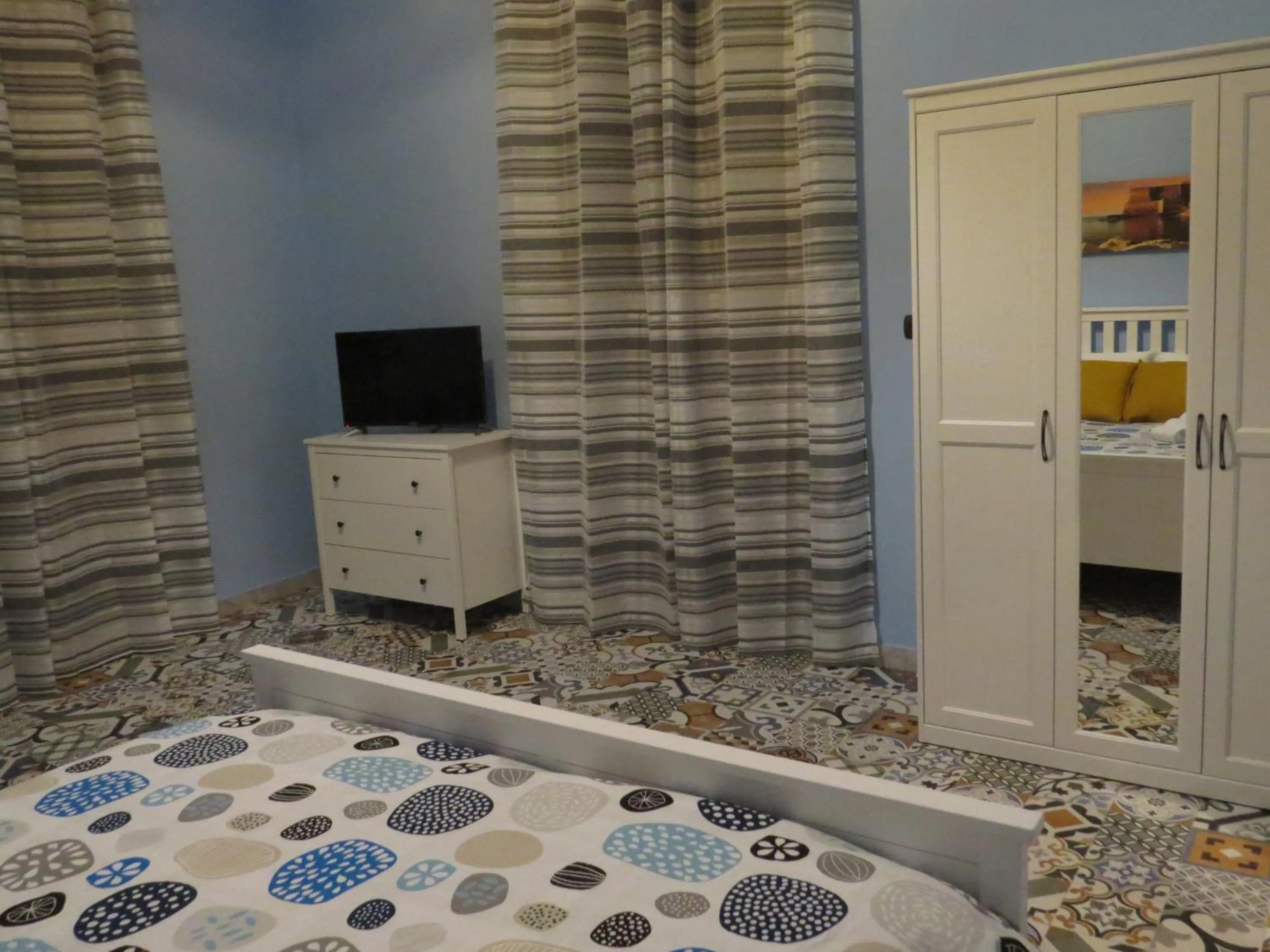 TV and multimedia, Bed in Napolide