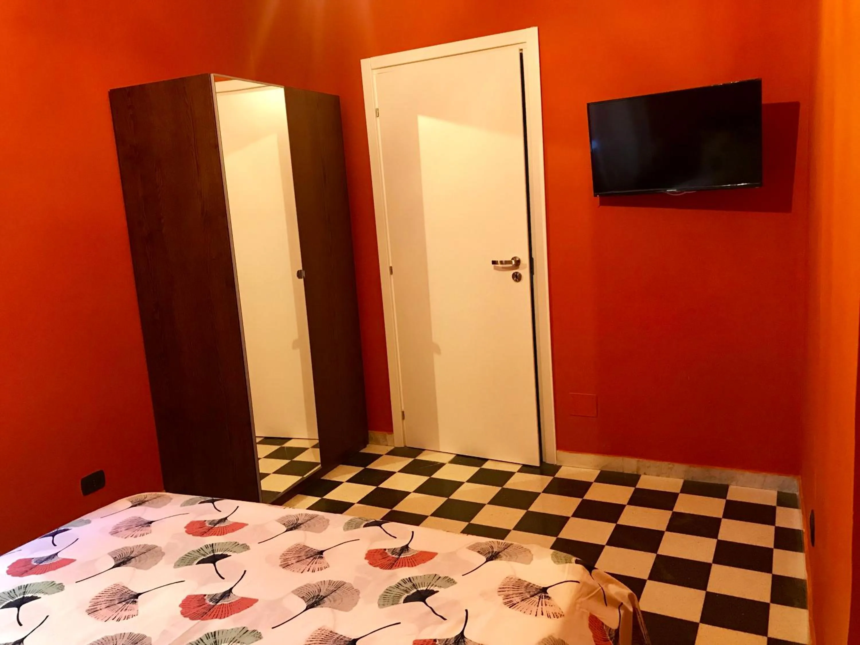 Photo of the whole room, Bed in Napolide