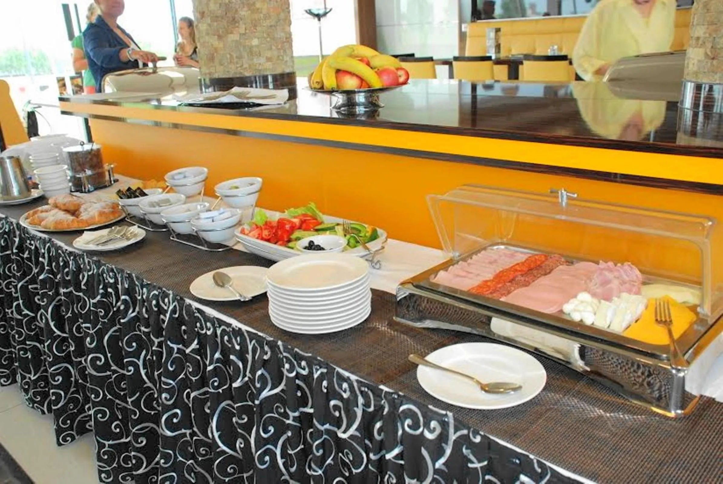 Restaurant/places to eat in Gokart Hotel