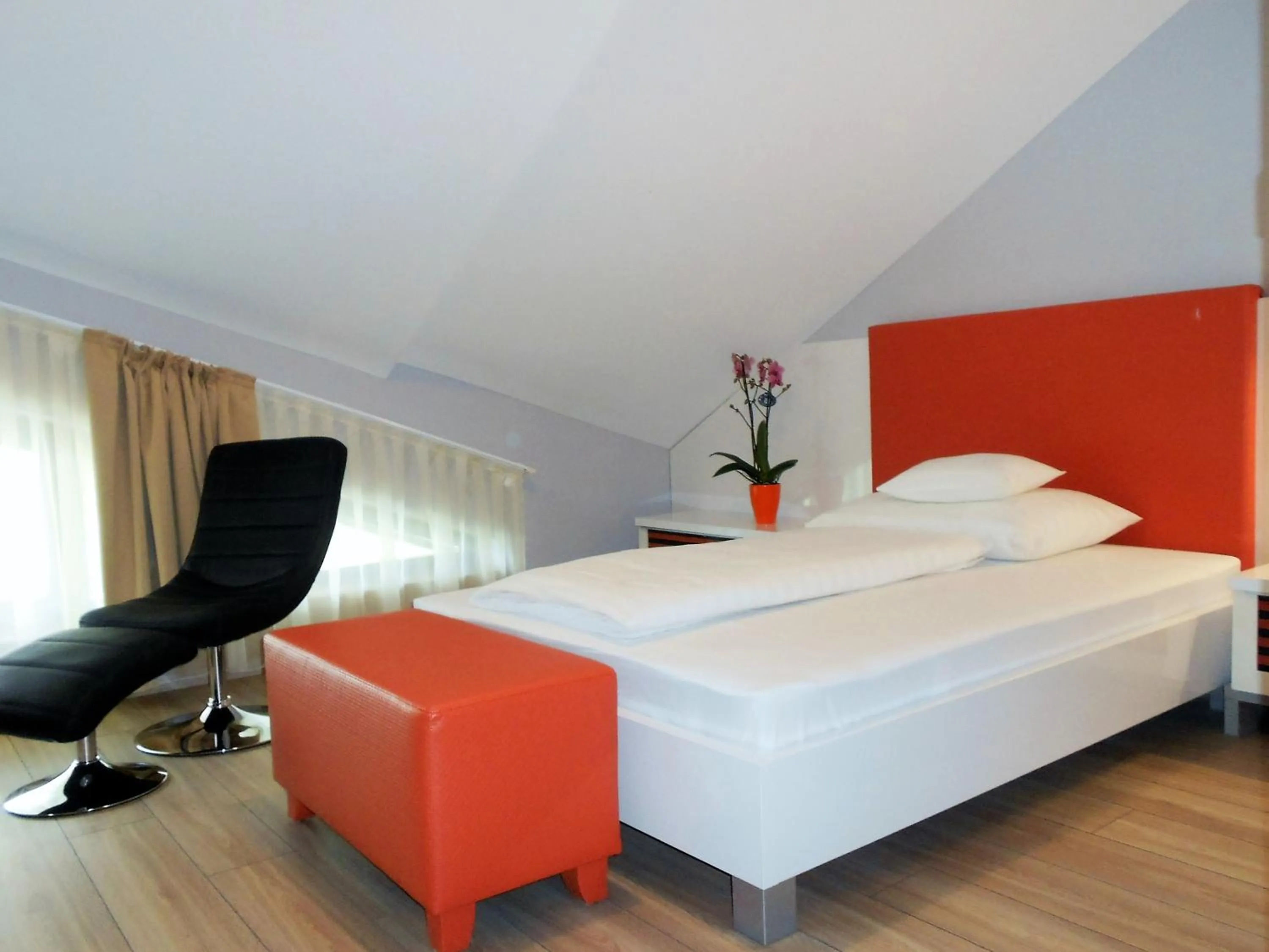 Bedroom, Bed in Gokart Hotel