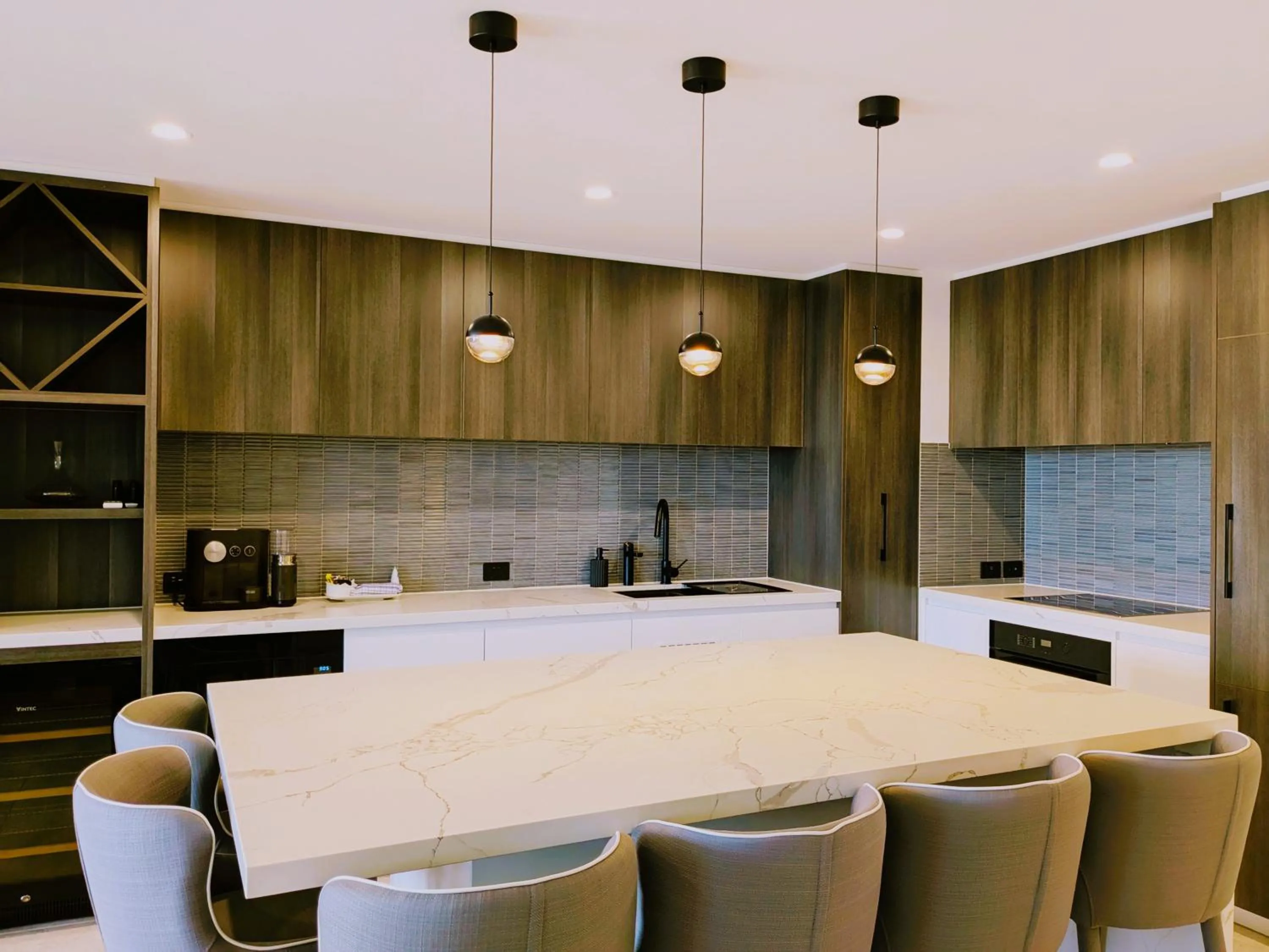 Kitchen or kitchenette in Golden Sands on the Beach - Absolute Beachfront Apartments