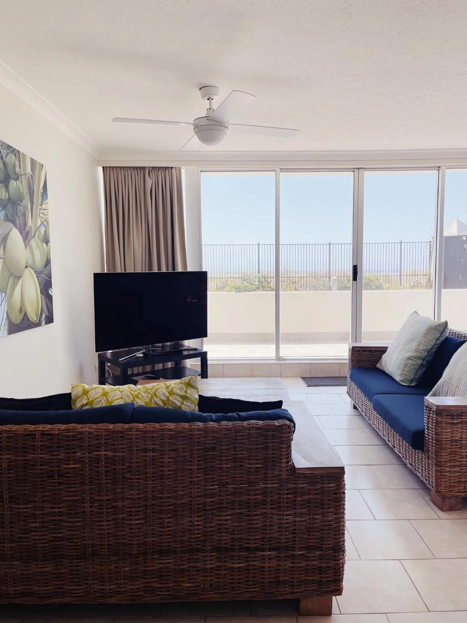 Communal lounge/ TV room in Golden Sands on the Beach - Absolute Beachfront Apartments