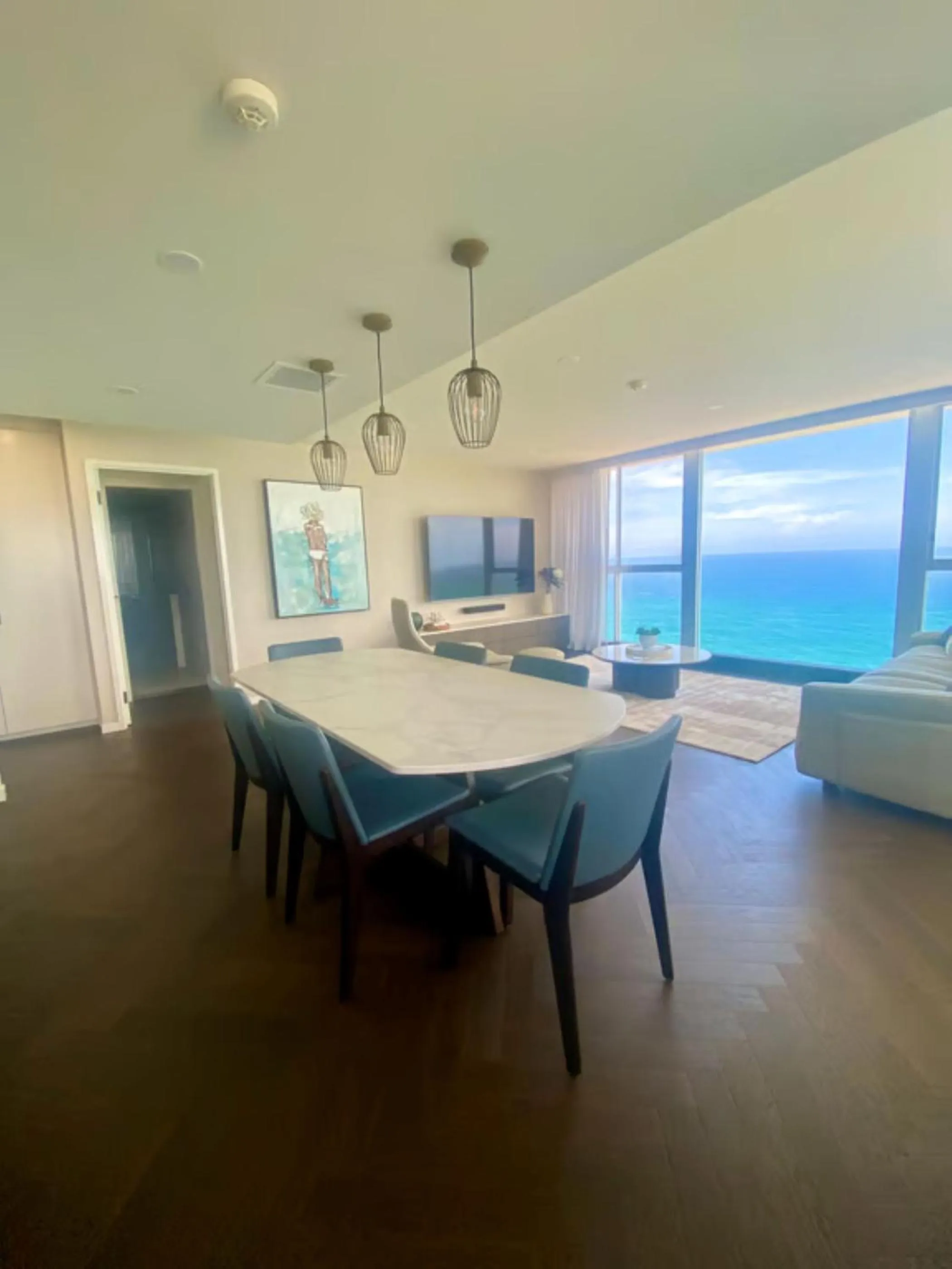 Dining area in Golden Sands on the Beach - Absolute Beachfront Apartments