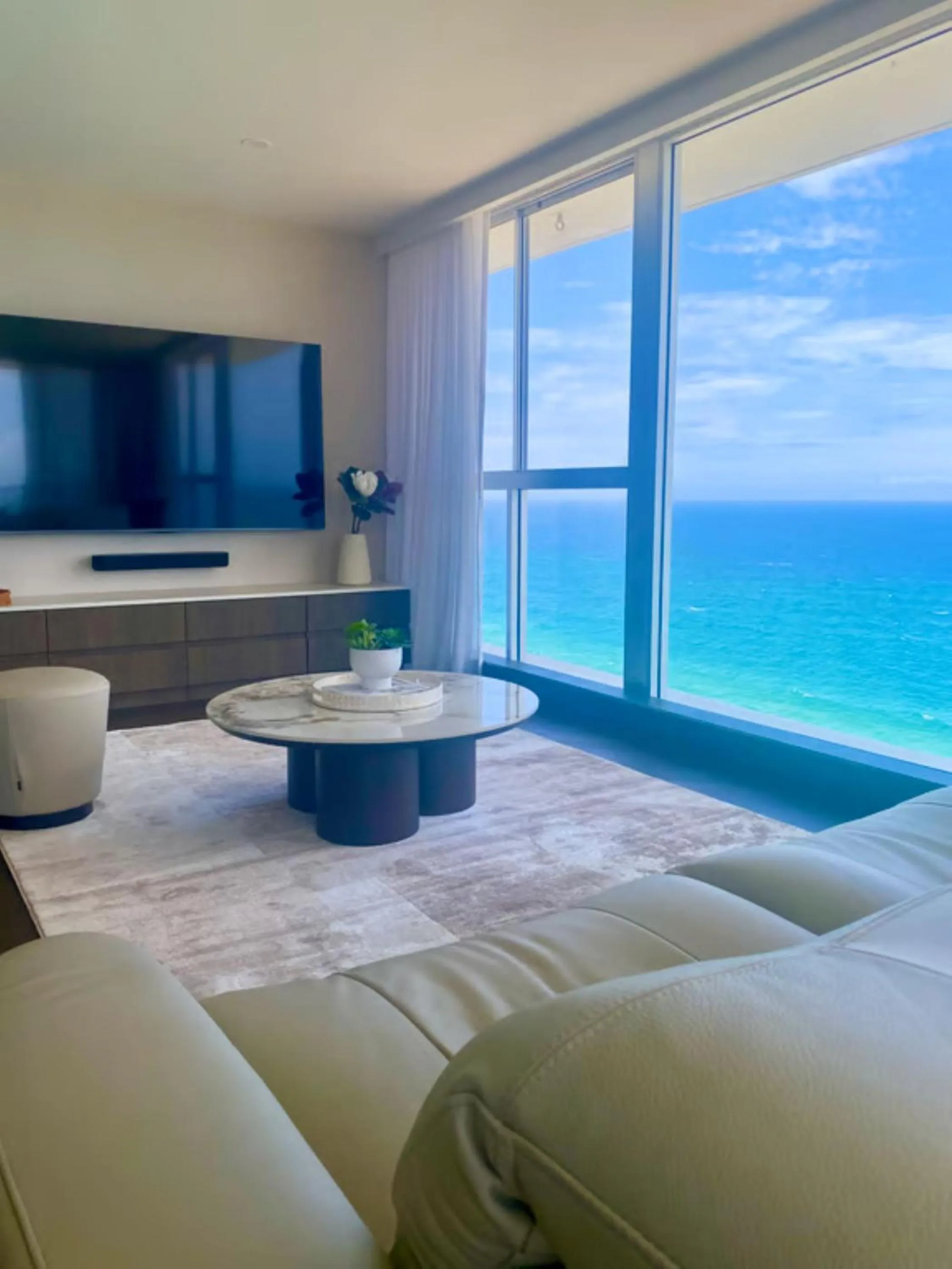 TV and multimedia in Golden Sands on the Beach - Absolute Beachfront Apartments