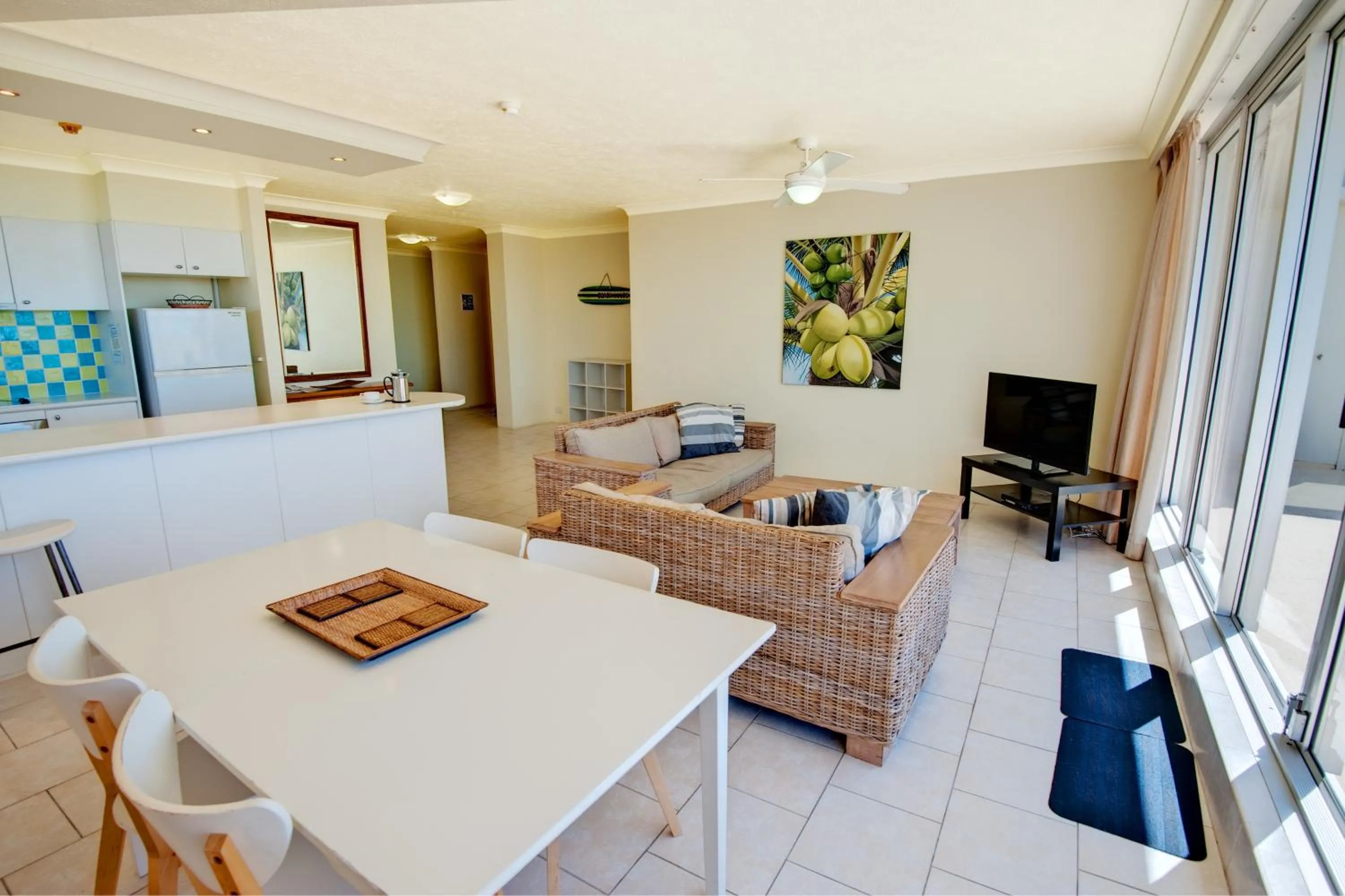 TV and multimedia in Golden Sands on the Beach - Absolute Beachfront Apartments