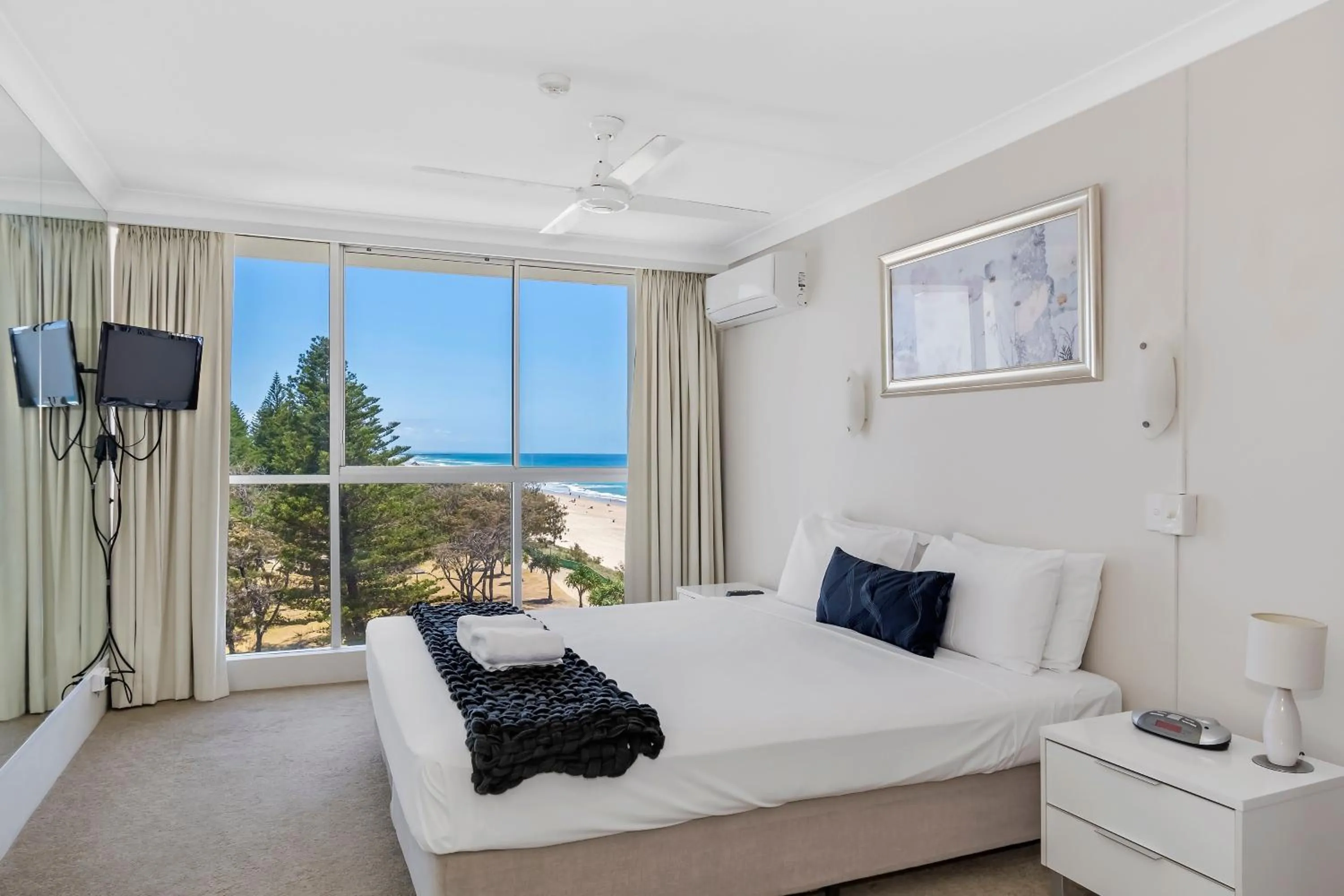 Bedroom, Bed in Golden Sands on the Beach - Absolute Beachfront Apartments