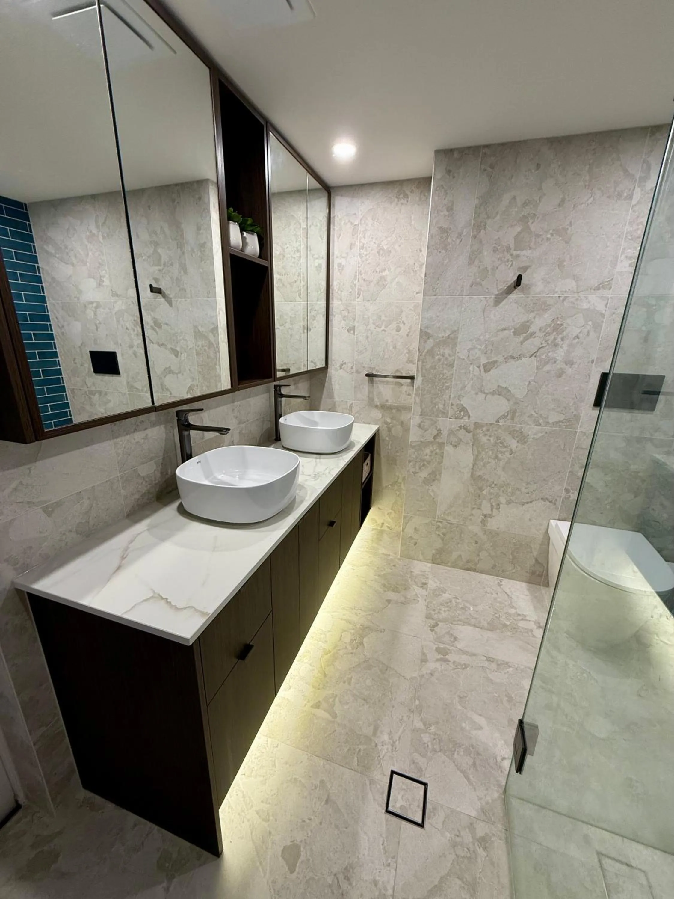 Bathroom in Golden Sands on the Beach - Absolute Beachfront Apartments