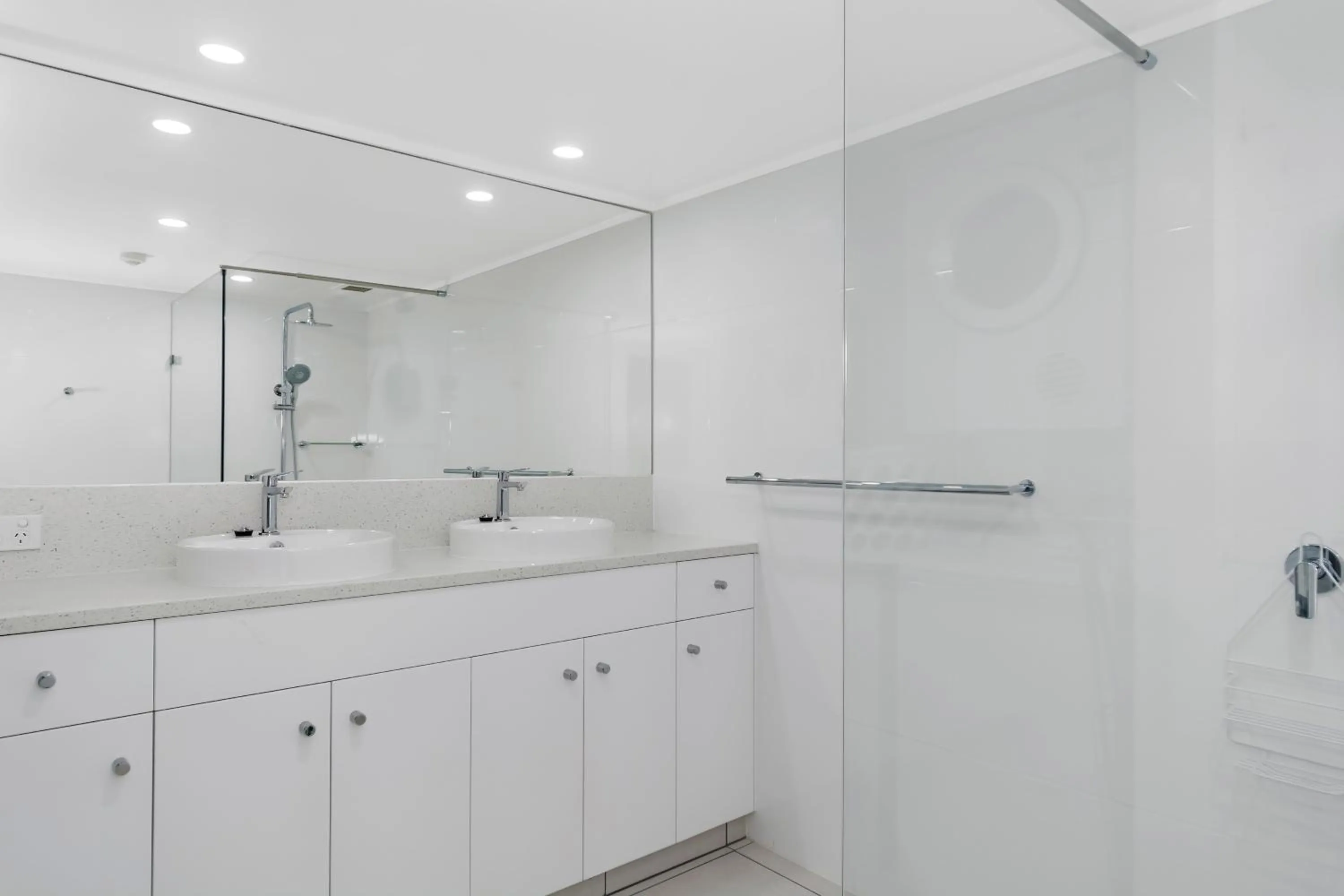 Bathroom in Golden Sands on the Beach - Absolute Beachfront Apartments