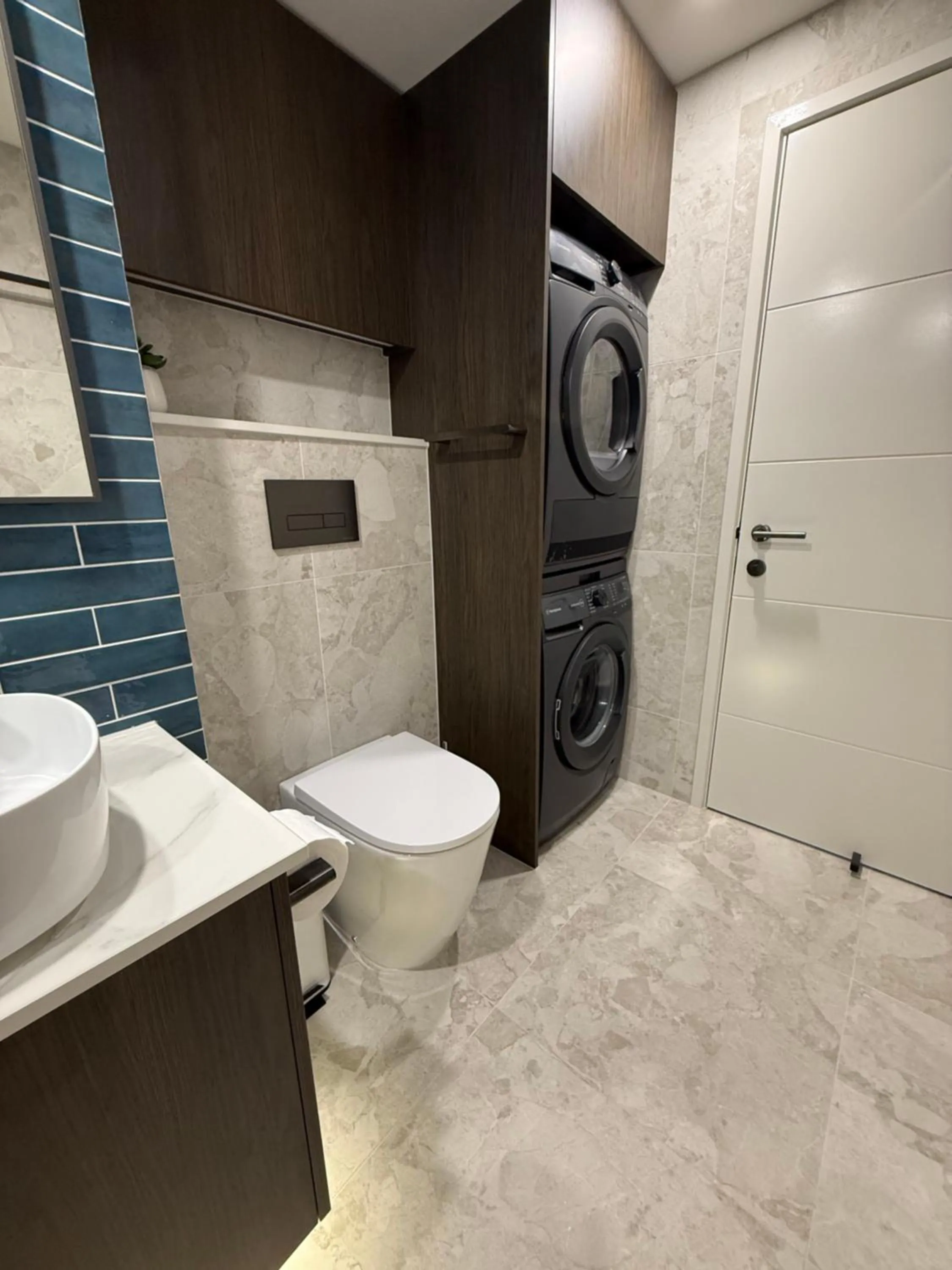 Bathroom in Golden Sands on the Beach - Absolute Beachfront Apartments