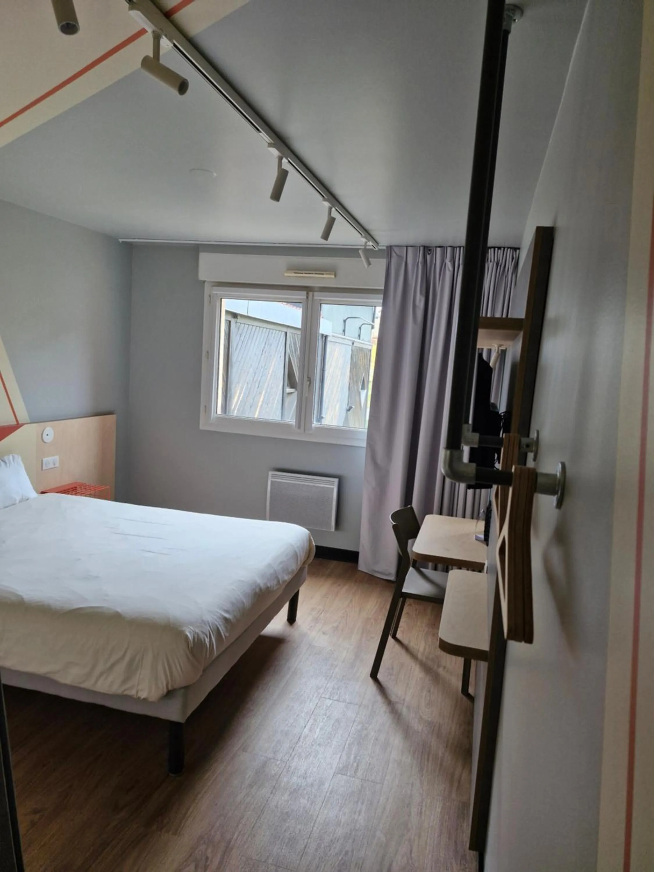 Photo of the whole room, Bed in ibis budget Saint Dié des Vosges