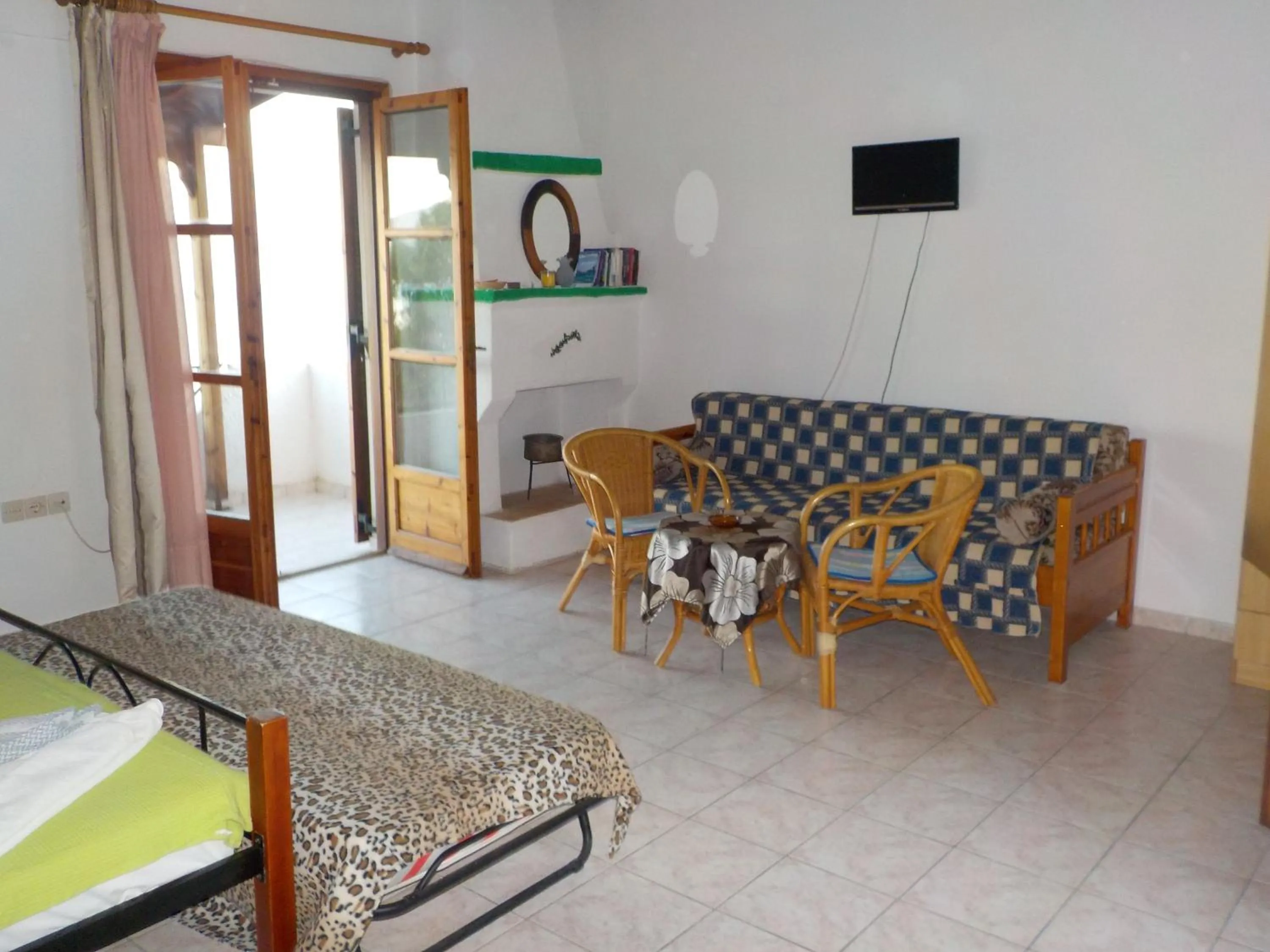 Photo of the whole room in Azalea