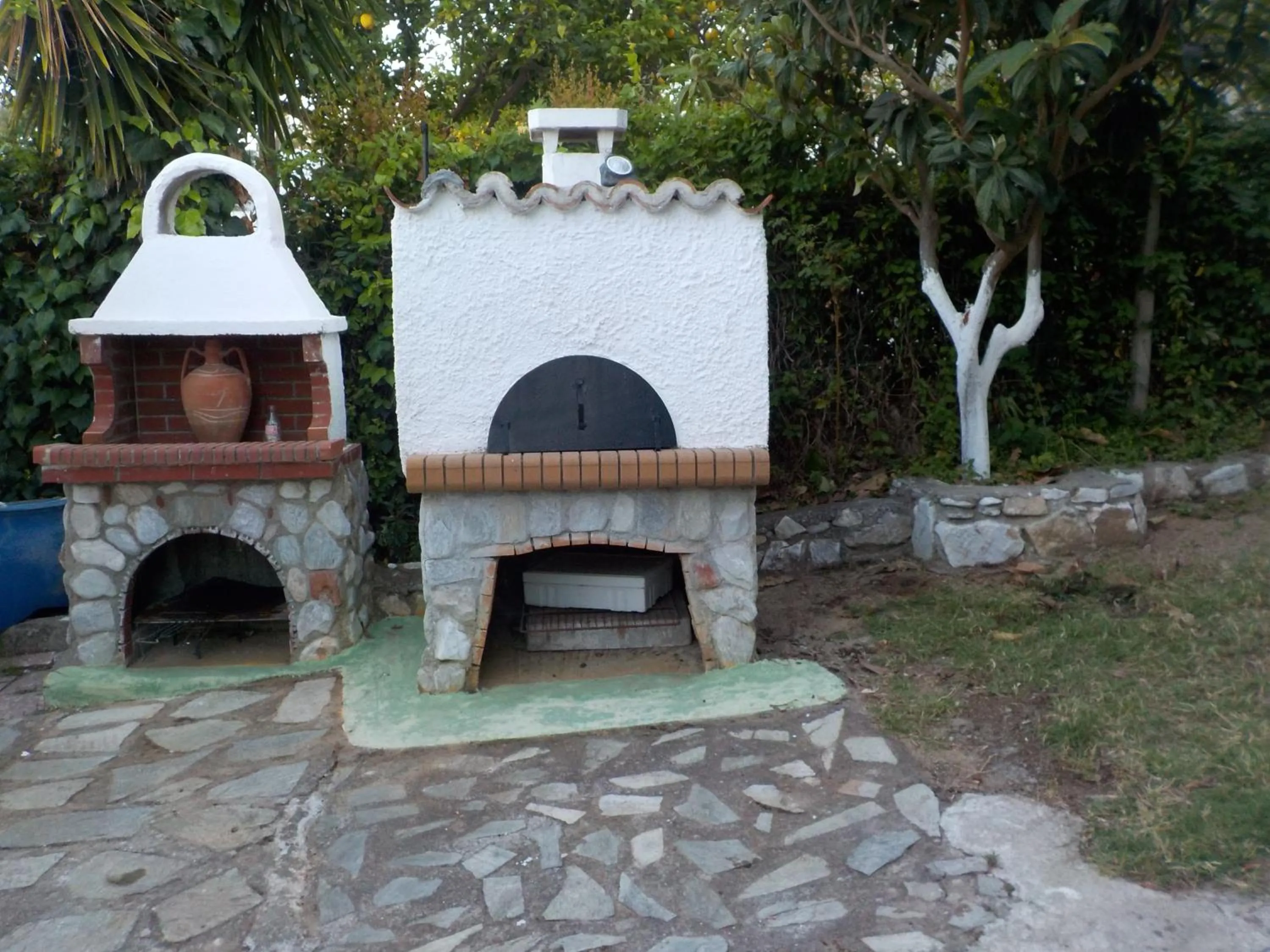 BBQ facilities in Azalea