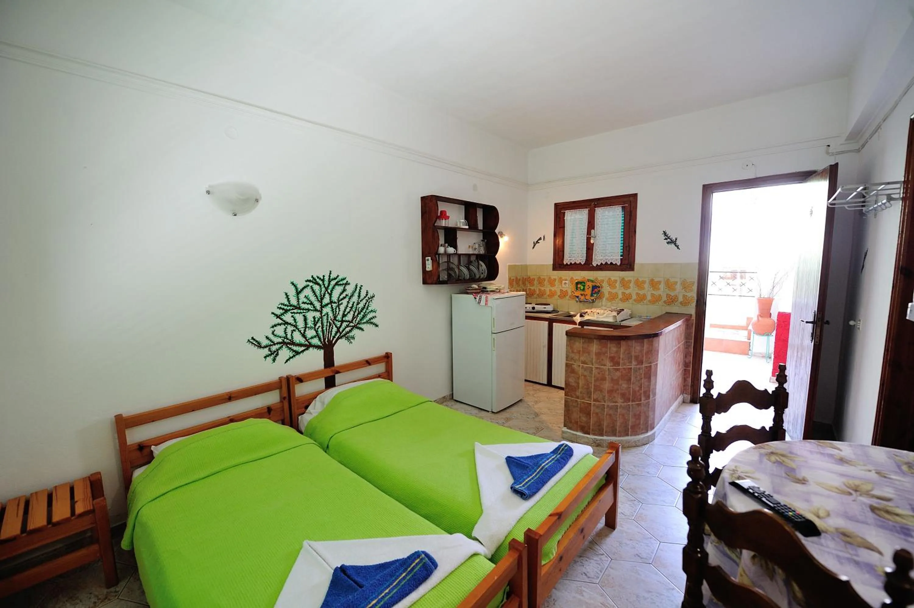 Photo of the whole room, Bed in Azalea