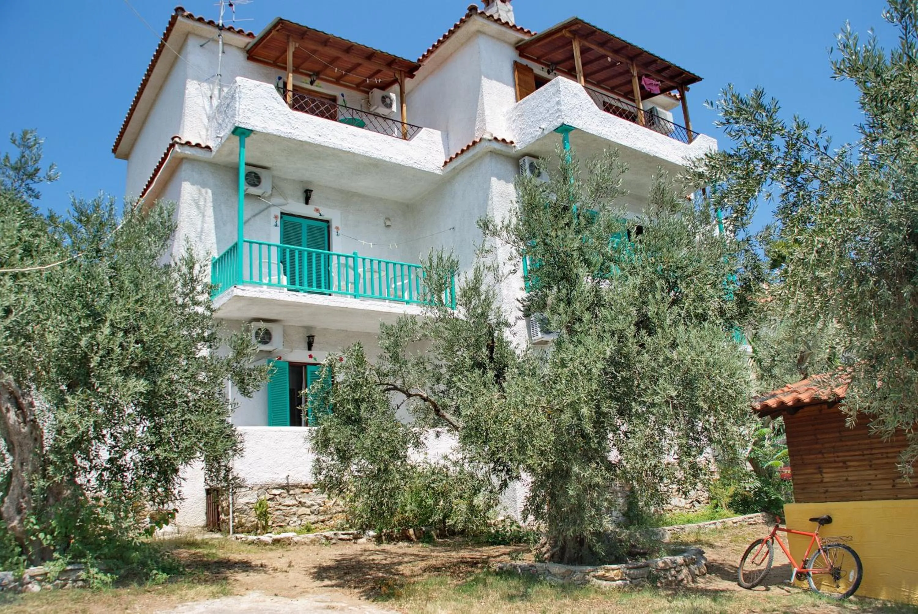 Facade/entrance in Azalea