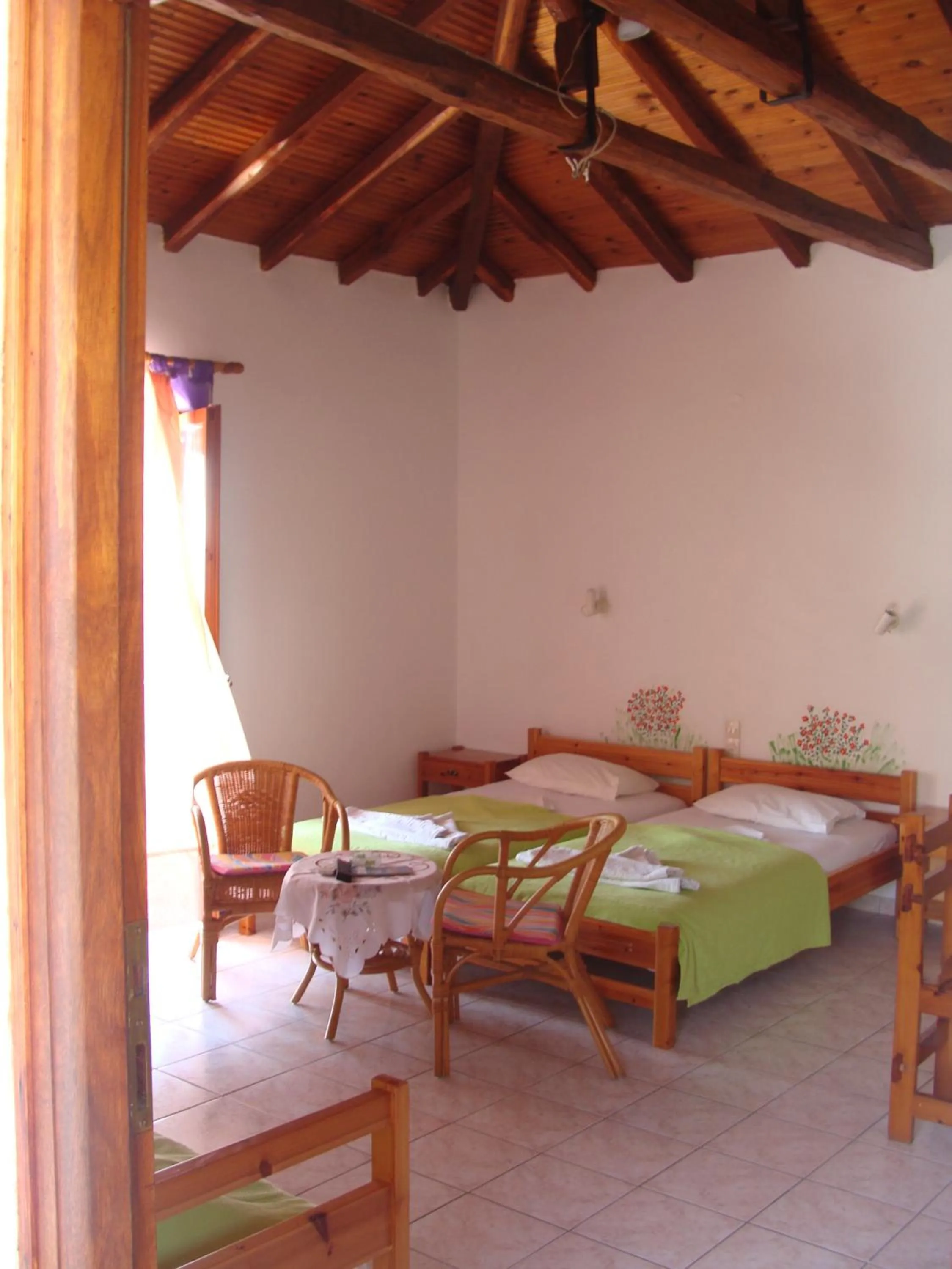 Photo of the whole room, Bed in Azalea