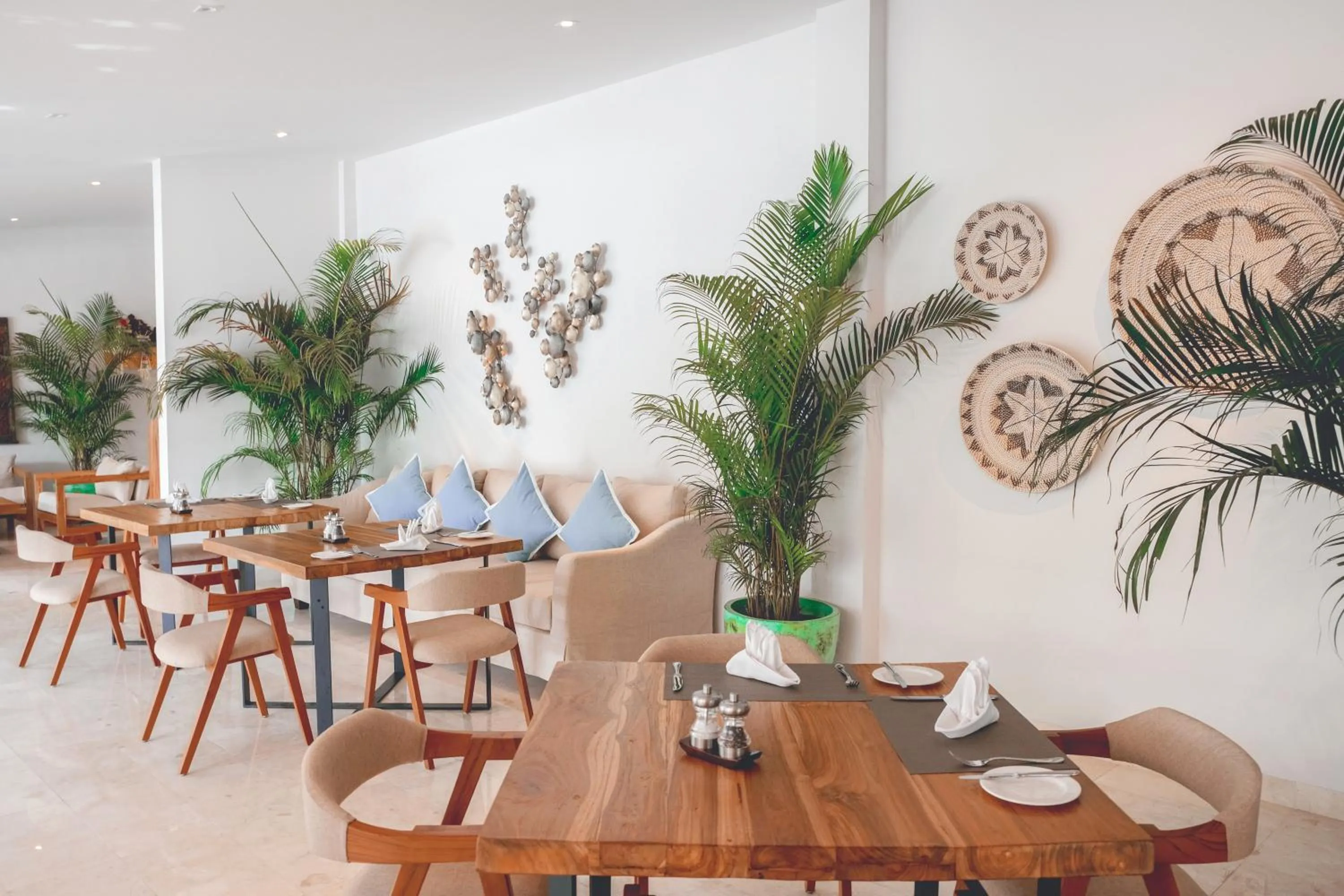Restaurant/places to eat in Impiana Private Villas Seminyak