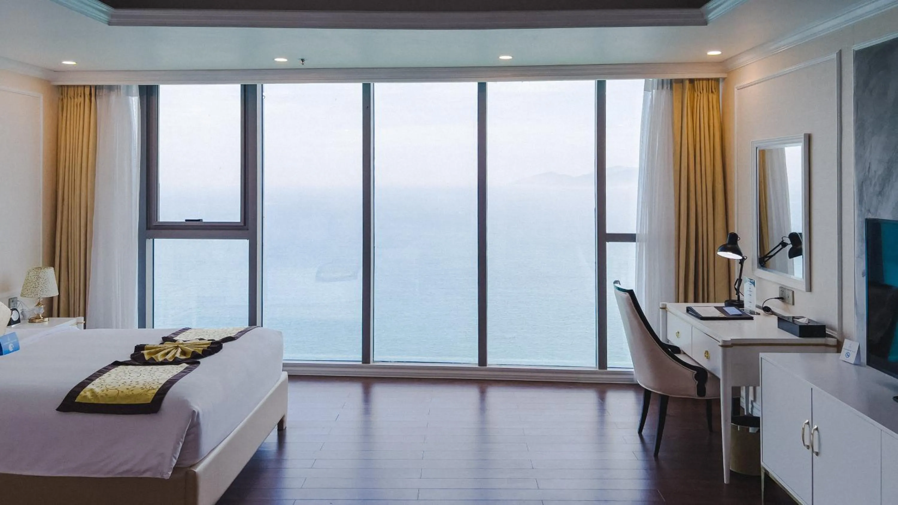 Sea view, Bed in Nha Trang Horizon Hotel