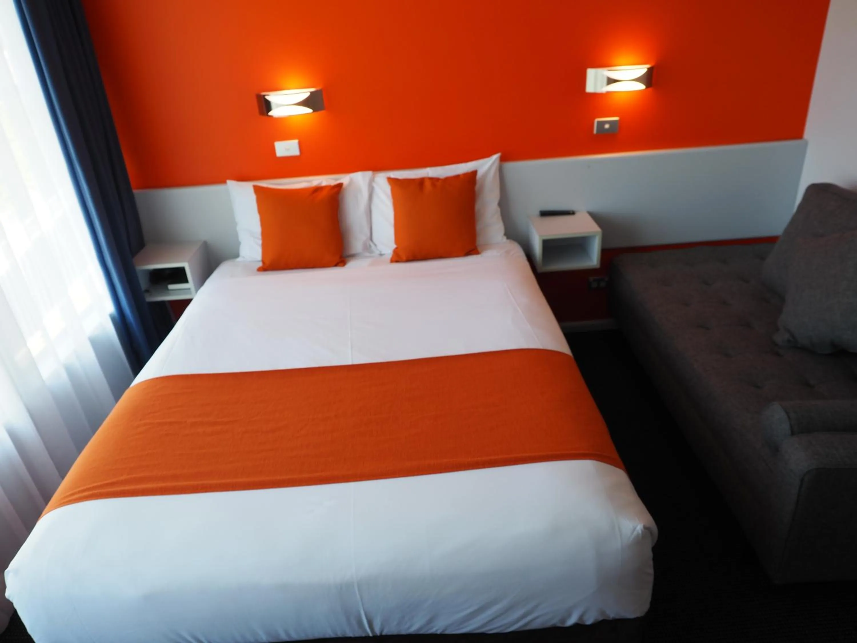 Bed in Waterfront Lodge Motel