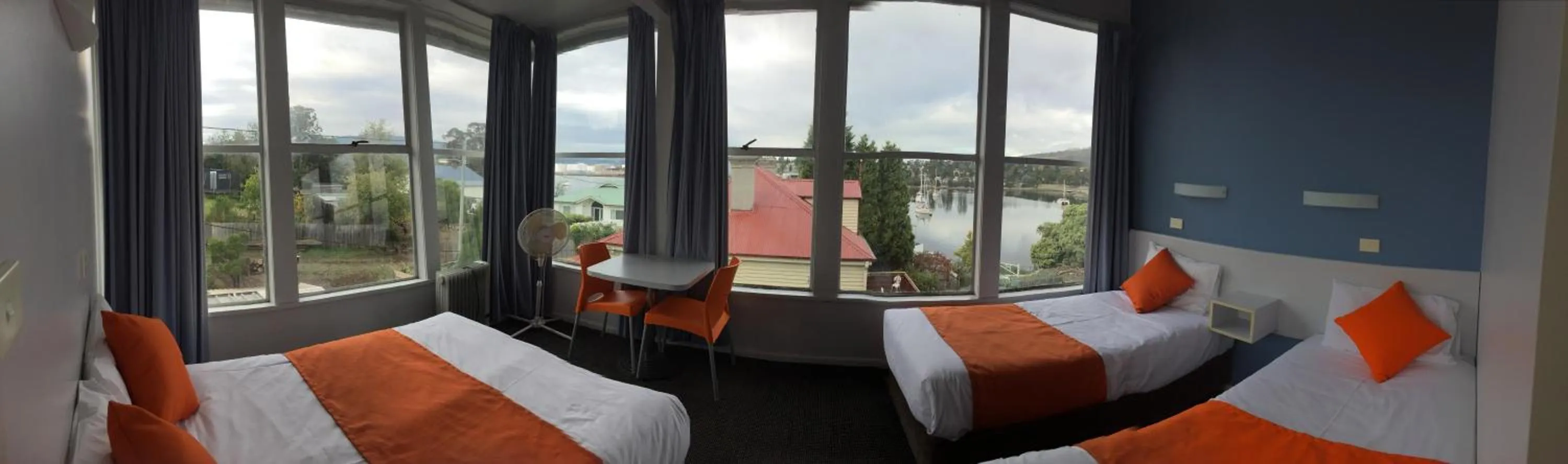 Seating area, Bed in Waterfront Lodge Motel