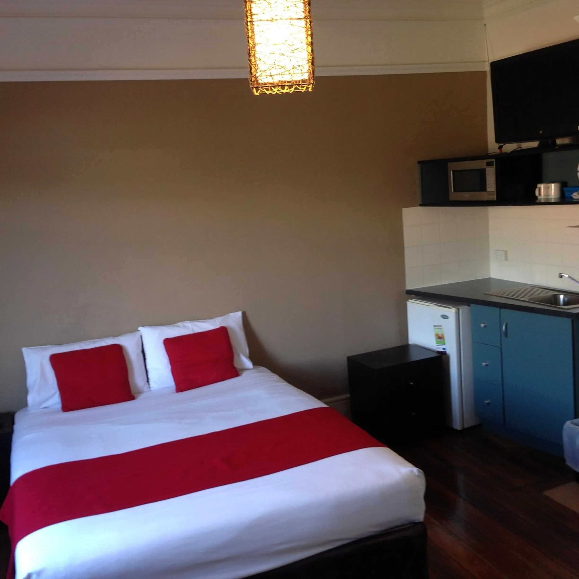 Bed in Waterfront Lodge Motel