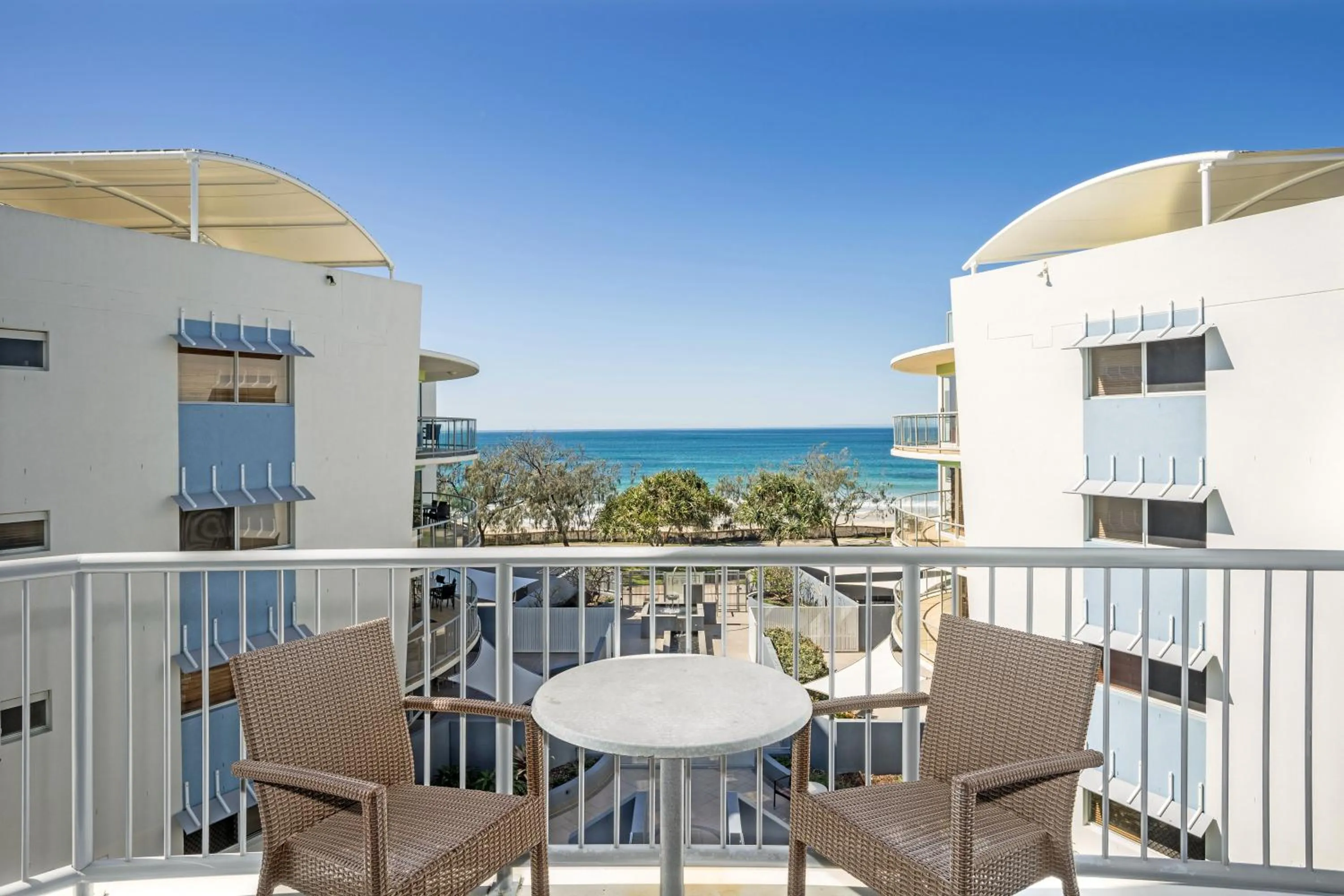 Balcony/Terrace in Rolling Surf Resort