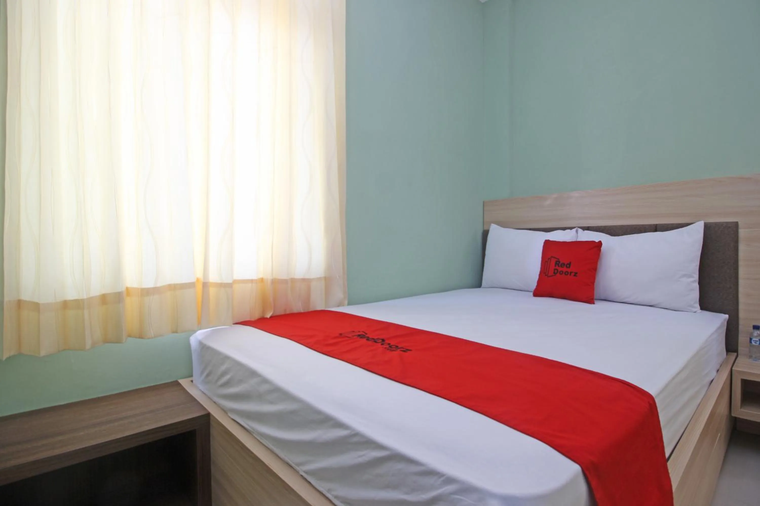 Bedroom, Bed in RedDoorz near Solo Balapan Station