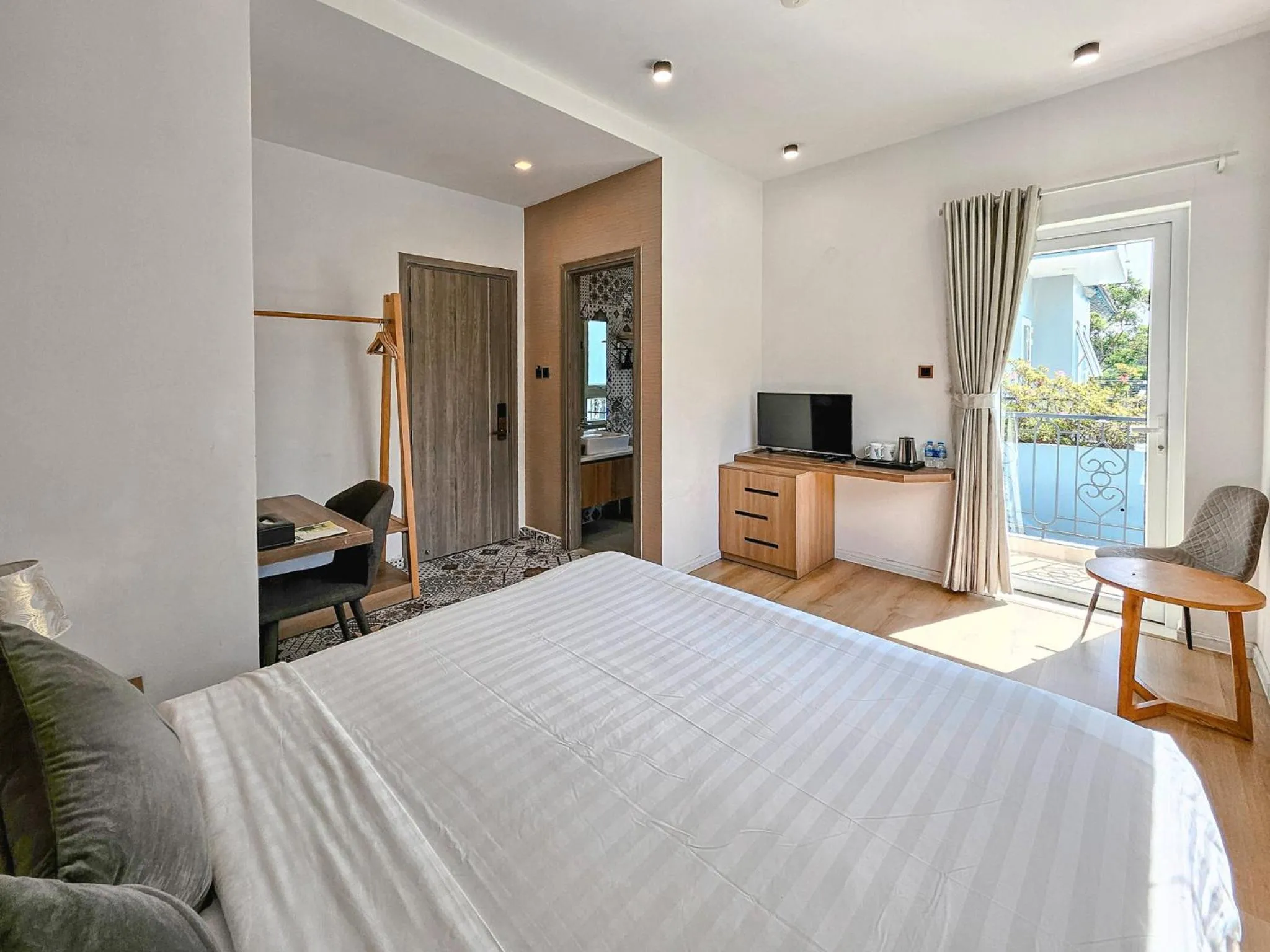 Photo of the whole room, Bed in NATURE LAND 2 - Song Anh Hotel Dalat