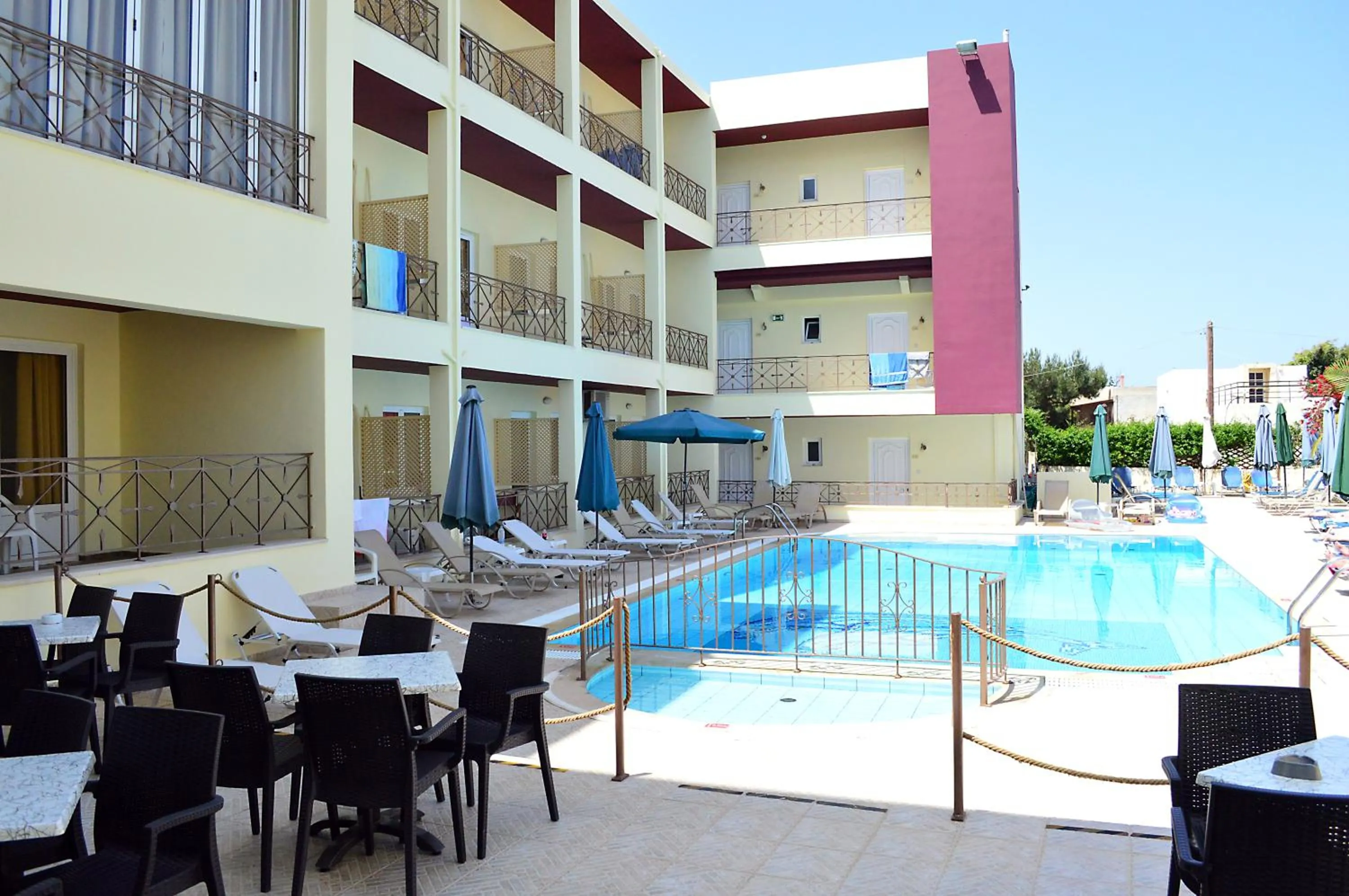 Alexandros Hotel